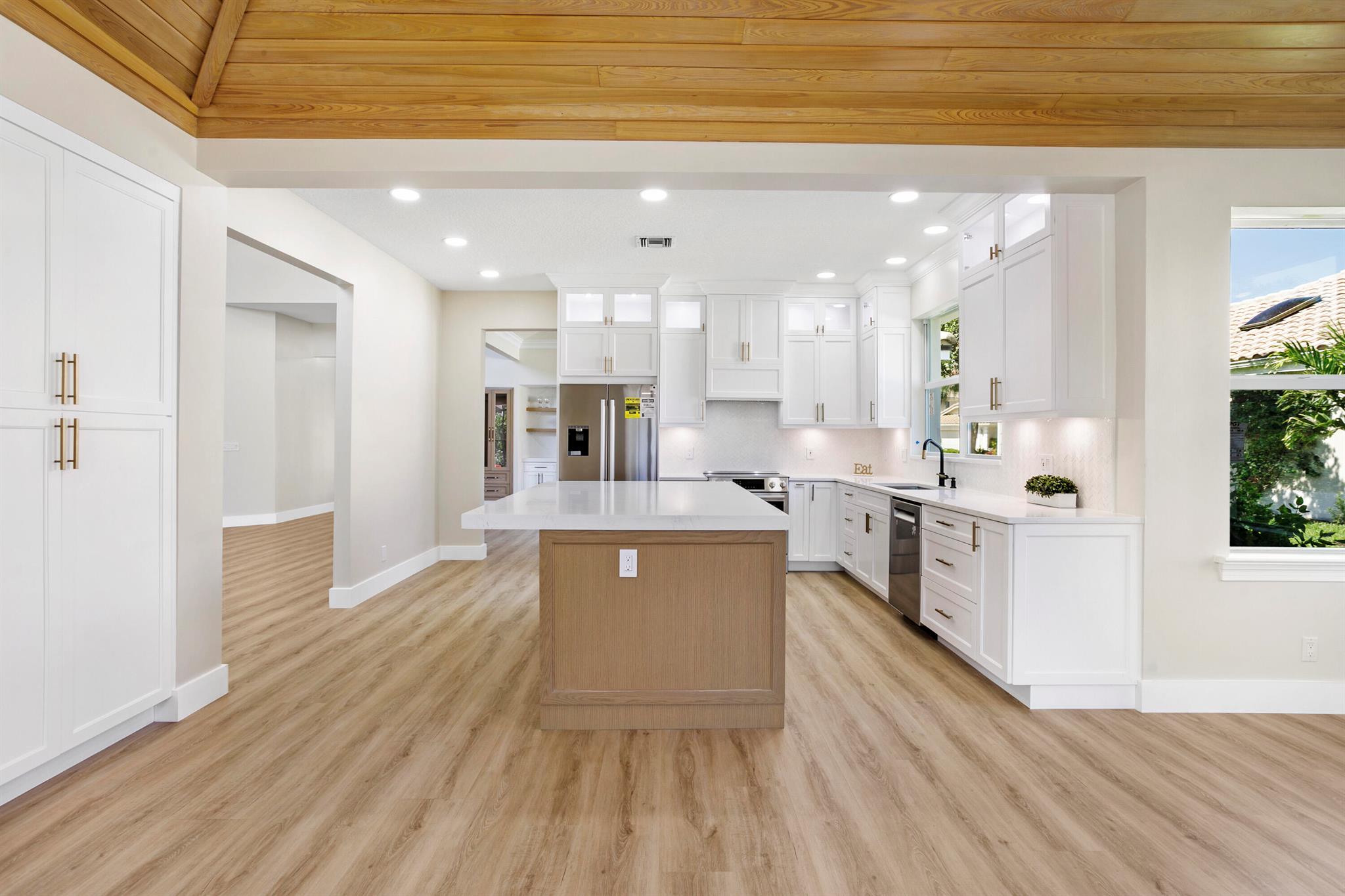 SOUTHERN CAY AT JONATHANS - Residential