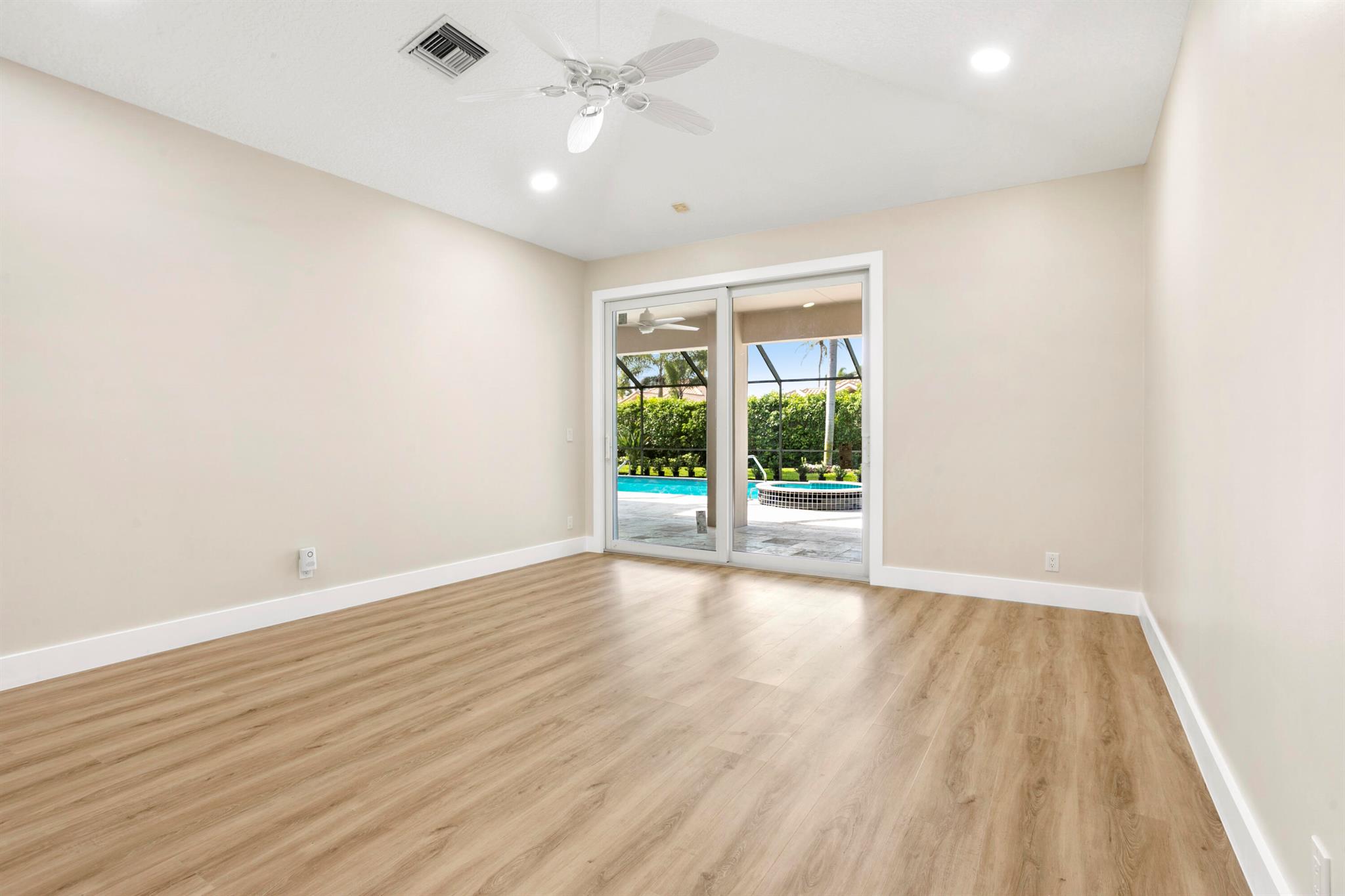 SOUTHERN CAY AT JONATHANS - Residential