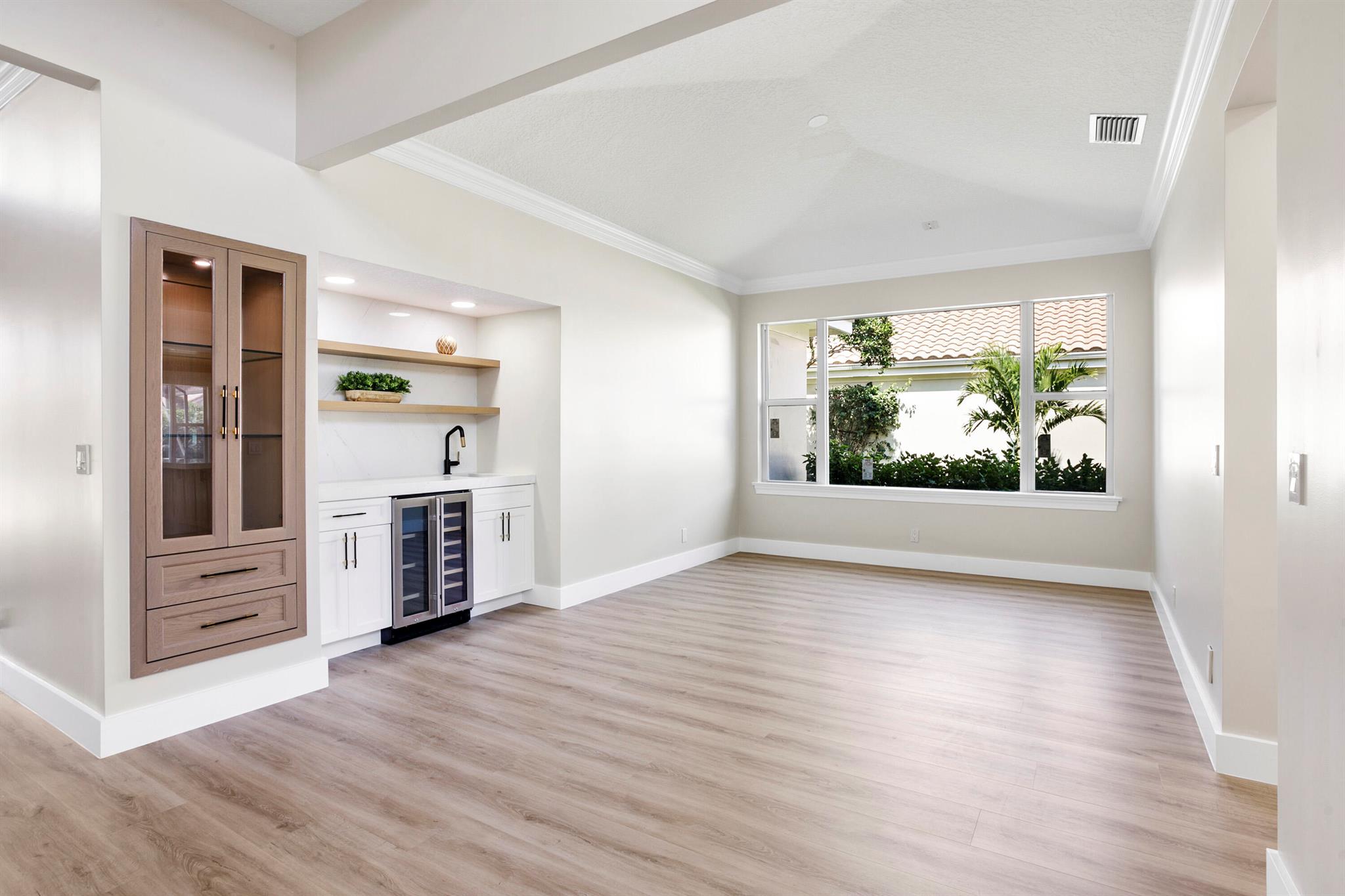 SOUTHERN CAY AT JONATHANS - Residential