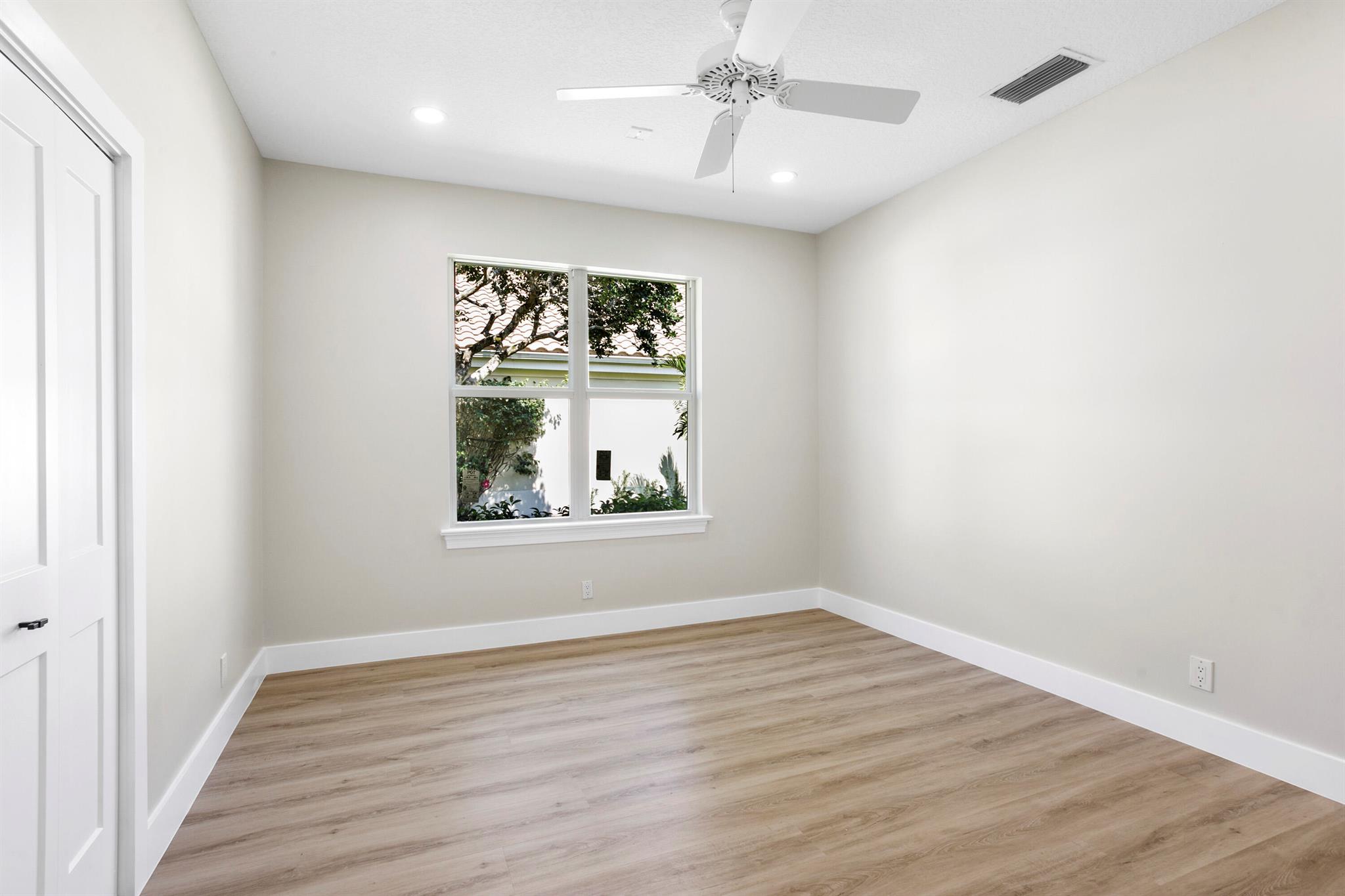 SOUTHERN CAY AT JONATHANS - Residential