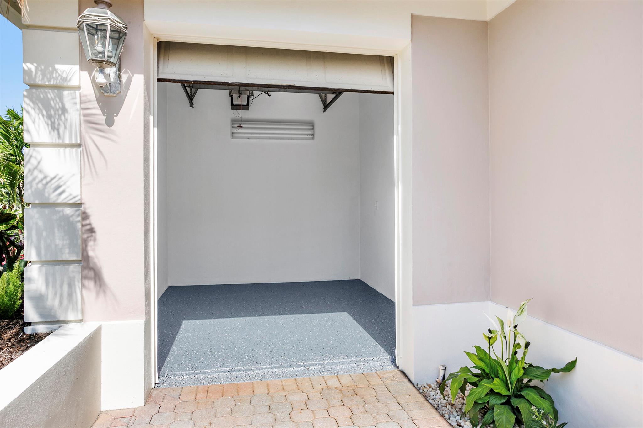 SOUTHERN CAY AT JONATHANS - Residential