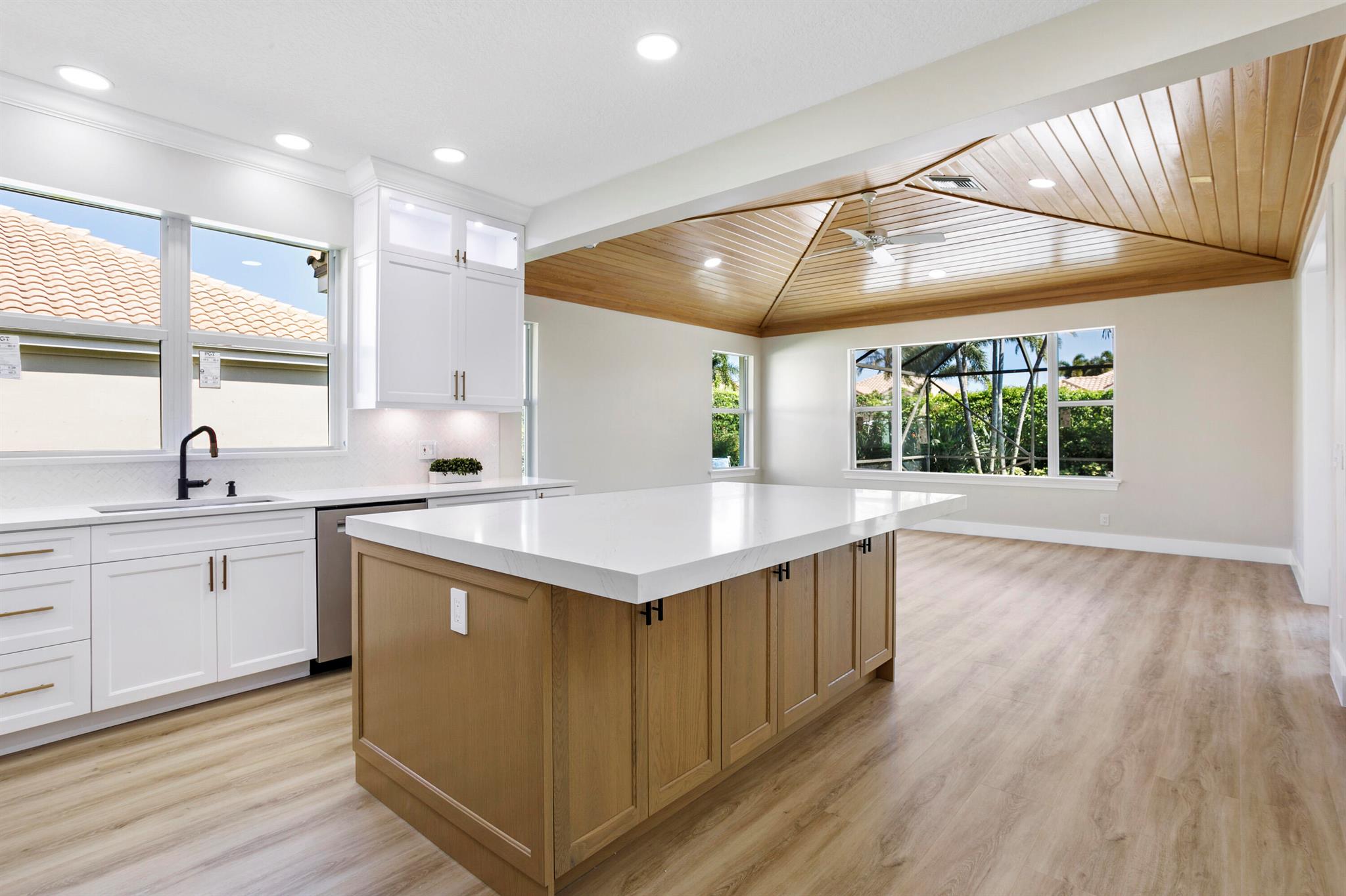 SOUTHERN CAY AT JONATHANS - Residential