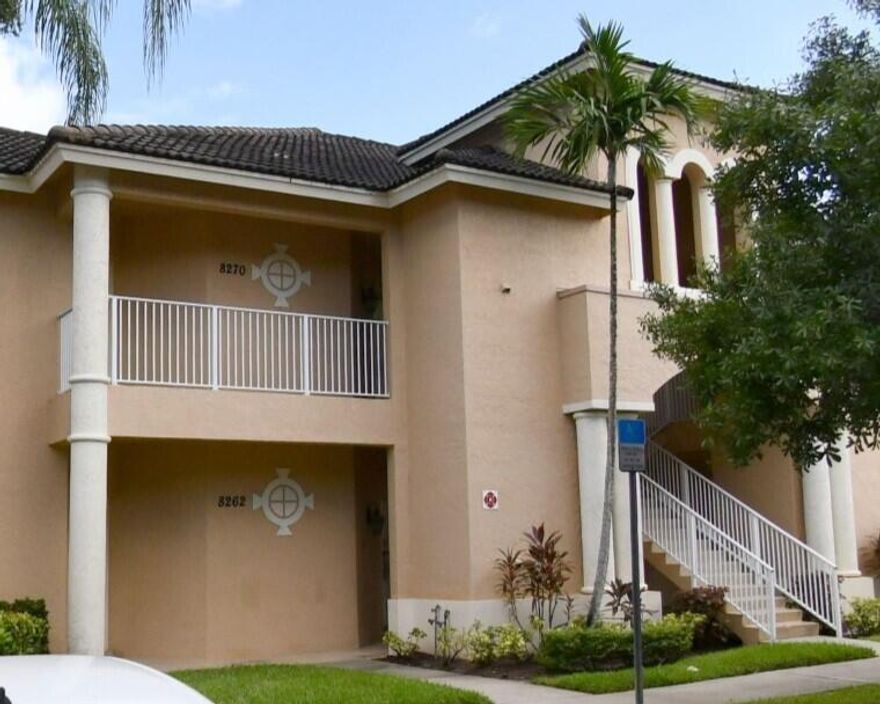 Beautiful side B apartment for rent in the community of Castle Pines at PGA Village! Features of spacious master bedroom and bathroom with combo tub and shower. Small Kitchenette with mini refrigerator. Well-maintained association offers on-site amenities which include Golf Course, pool, tennis courts, and fitness center. Central location in the City, minutes away from supermarkets, highways, shopping centers, restaurants and much more! Excellent place to live.