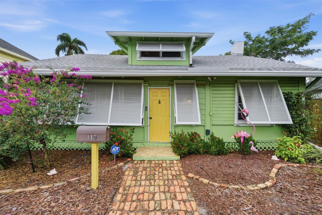 Photo of 117 S Palmway, Lake Worth Beach, FL 33460 (MLS # B26031443)