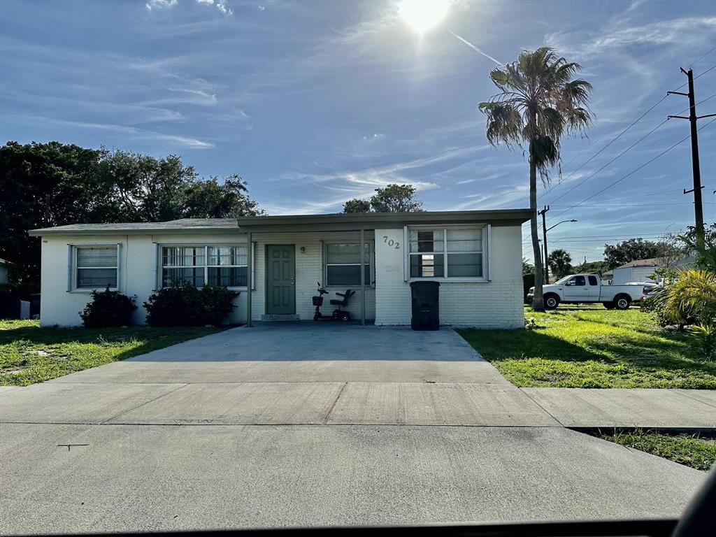 Photo of 702 SW 1st Street, Delray Beach, FL 33444 (MLS # R10887027)