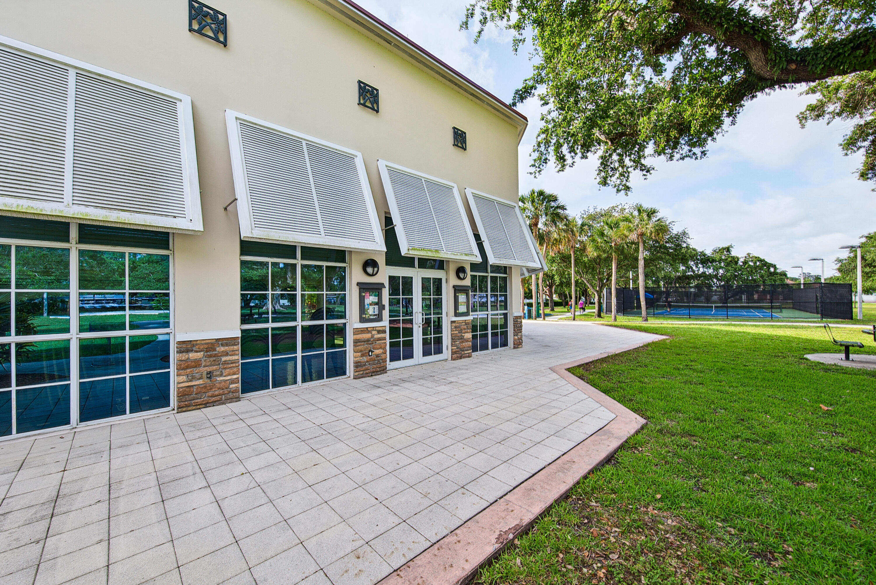 RIVERSIDE ESTATES ADD REV - Residential
