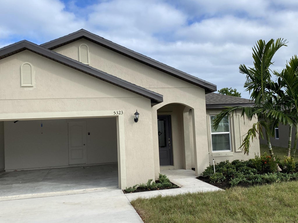 Photo of 5323 Entertainment Way, Fort Pierce, FL 34947 (MLS # R11103529)
