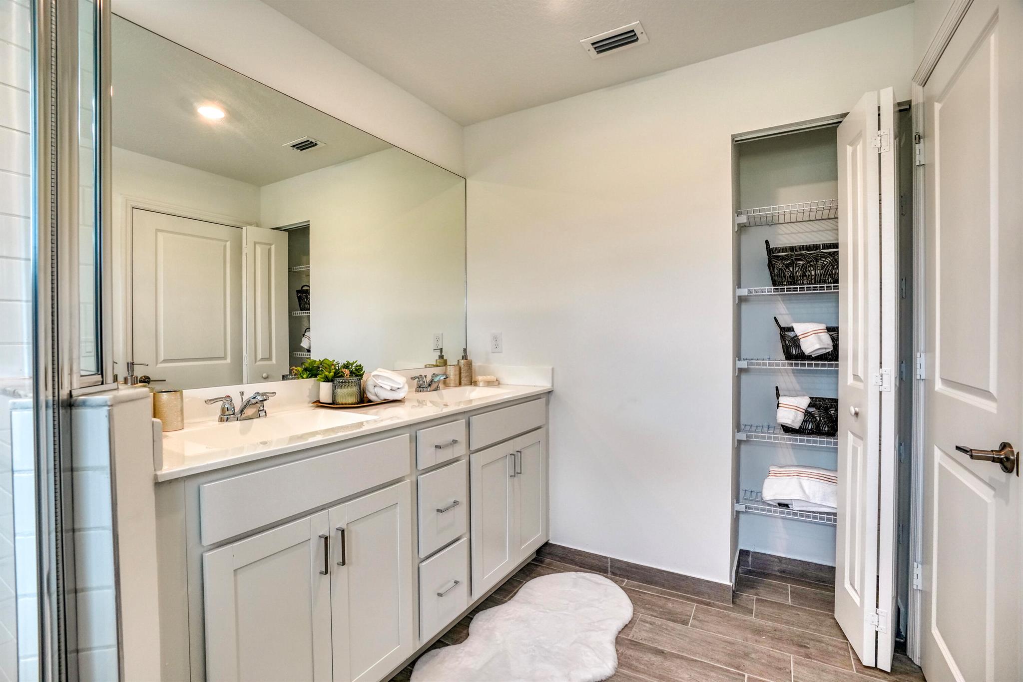 LAKESHORE AT THE FOUNTAINS REPLAT - Residential