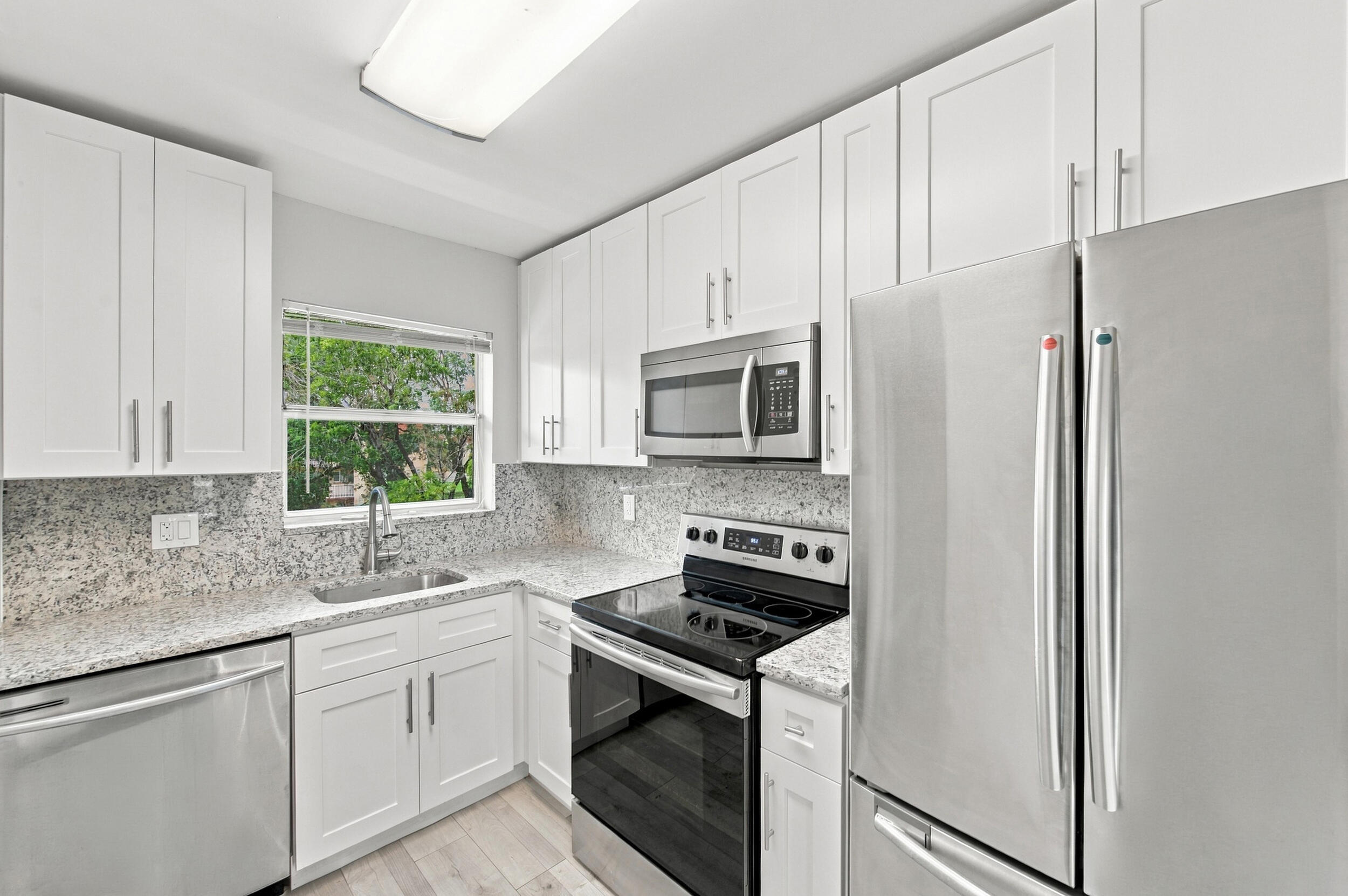 8841 SUNRISE LAKES Boulevard 304