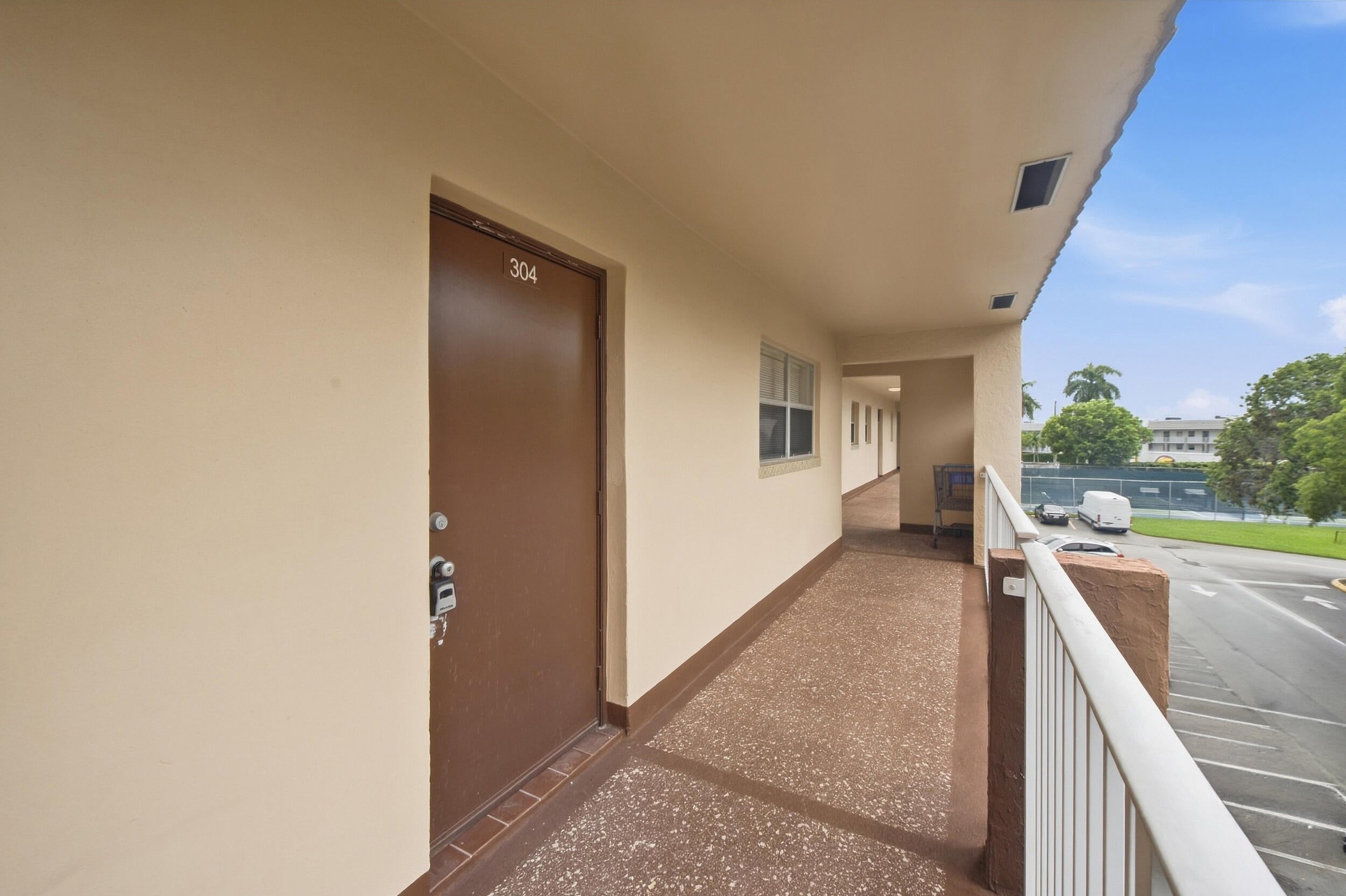 8841 SUNRISE LAKES Boulevard 304