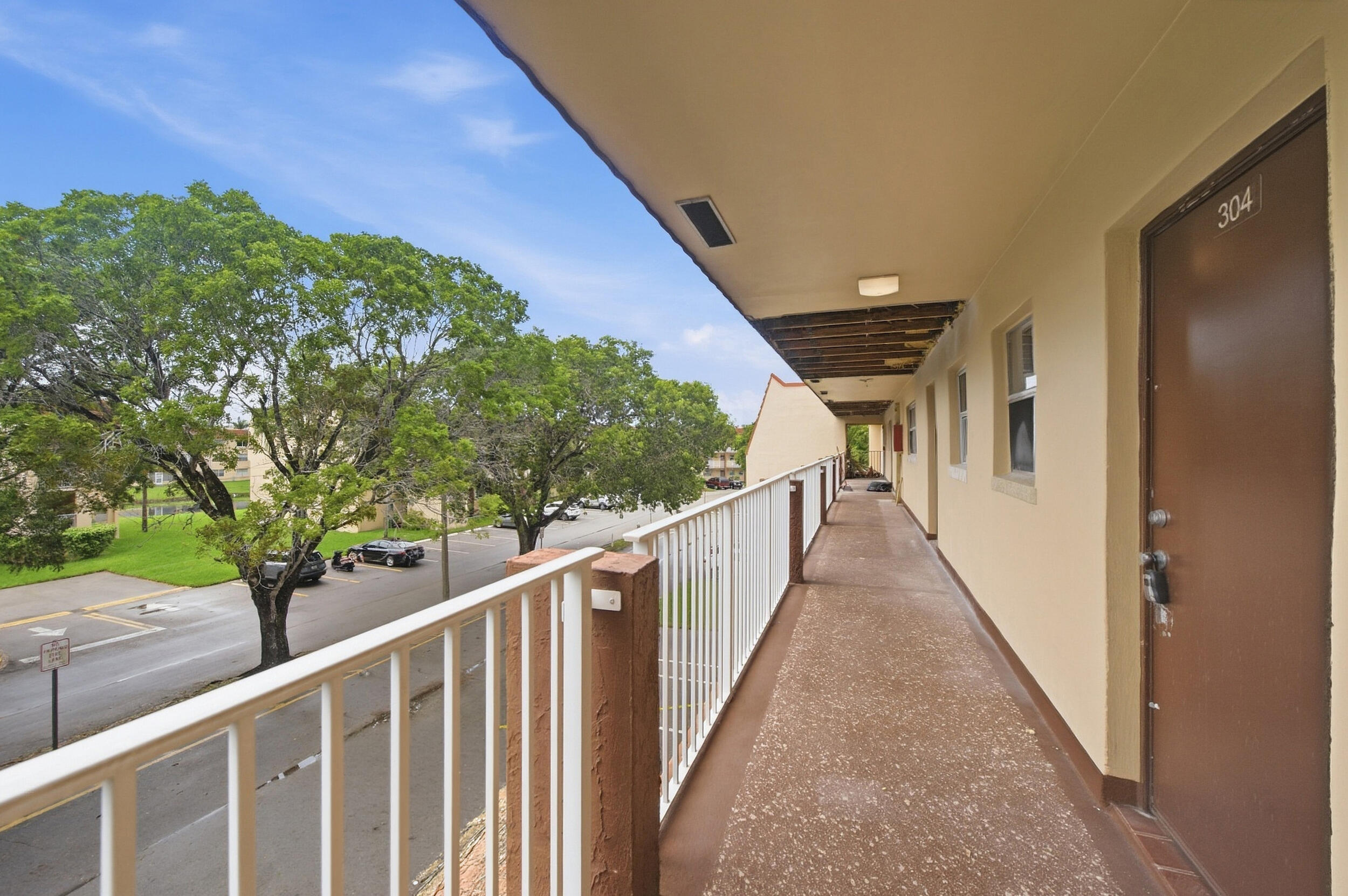8841 SUNRISE LAKES Boulevard 304