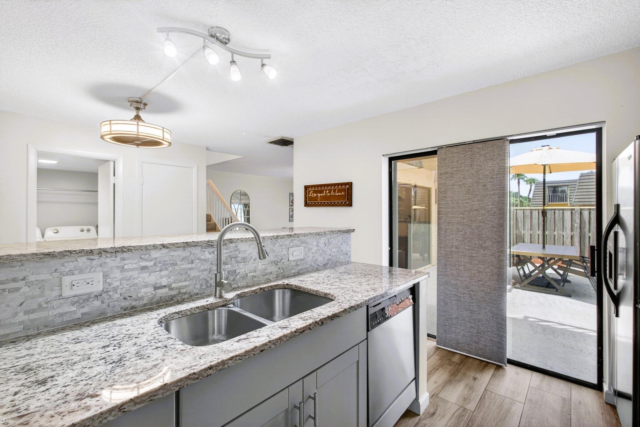 VILLAGE OF SANDALWOOD LAKES 1 - Residential