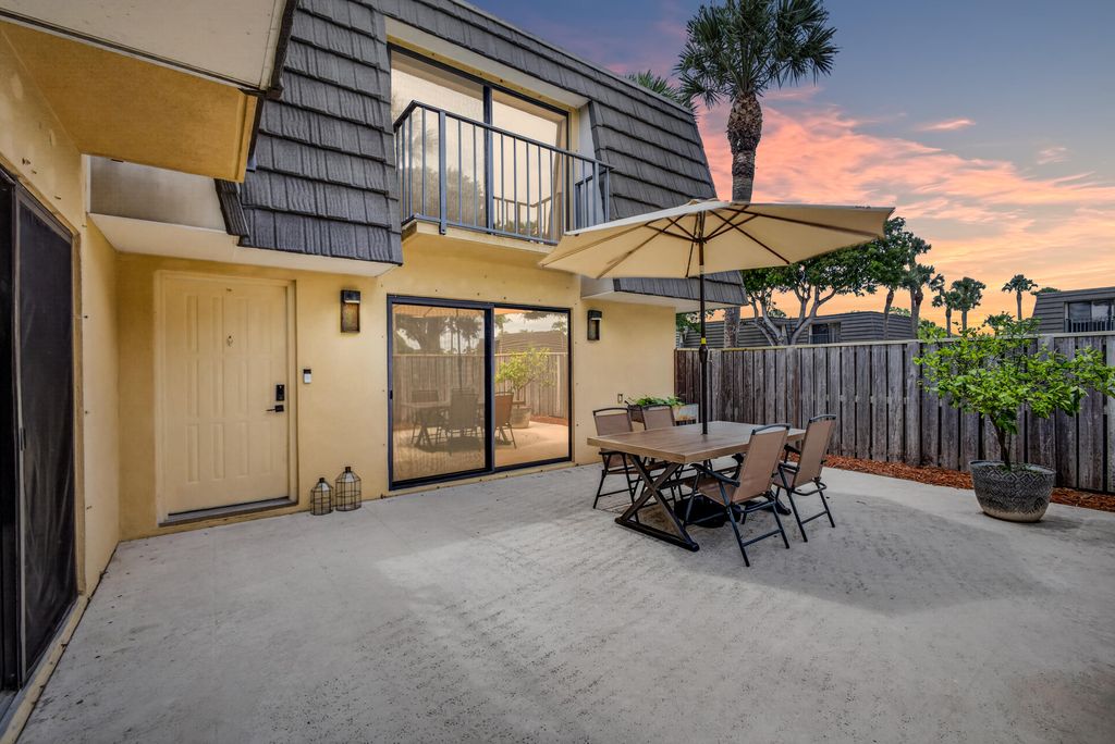 Photo of 801 8th Way, West Palm Beach, FL 33407 (MLS # B26029023)