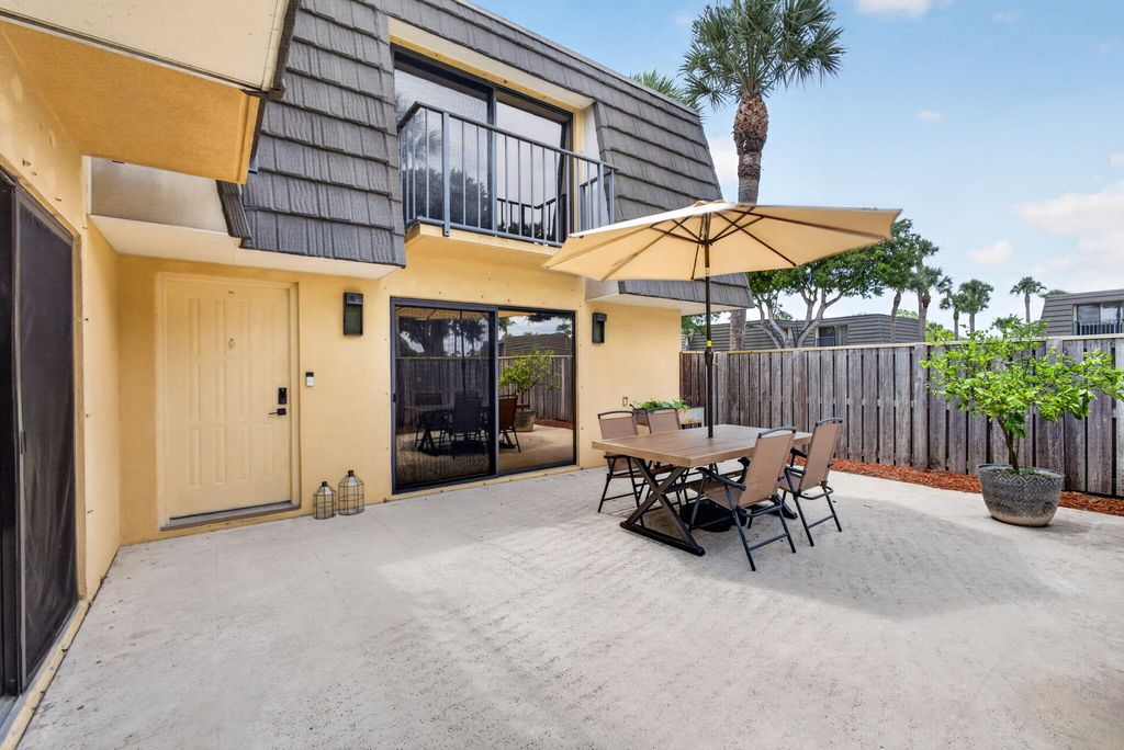 Photo of 801 8th Way, West Palm Beach, FL 33407 (MLS # B26029023)