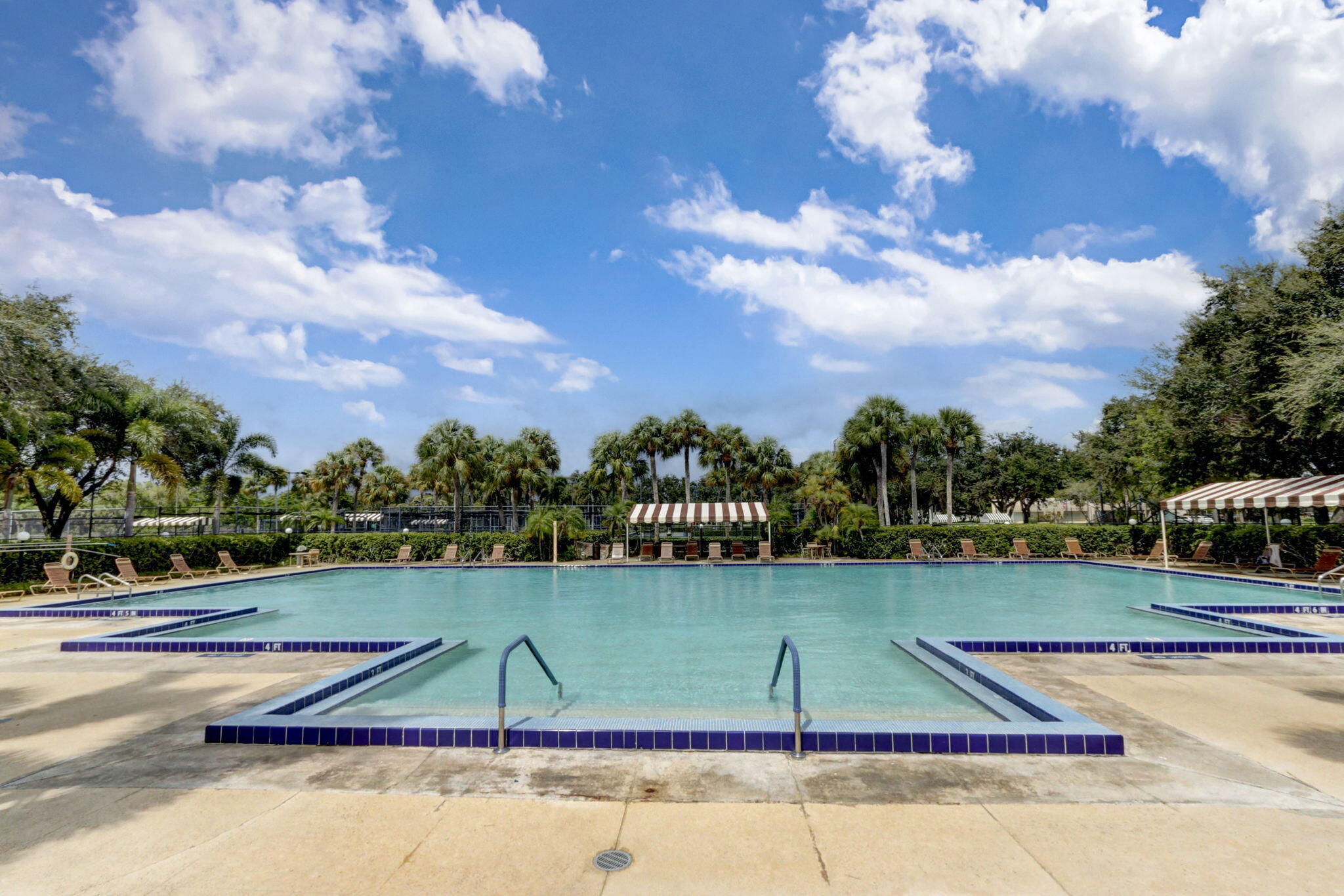 VILLAGE OF SANDALWOOD LAKES 1 - Residential