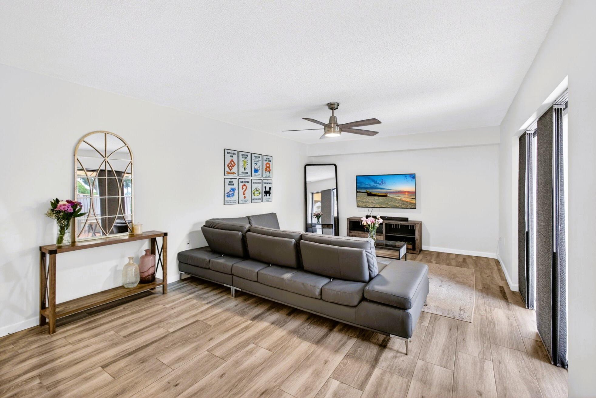 VILLAGE OF SANDALWOOD LAKES 1 - Residential