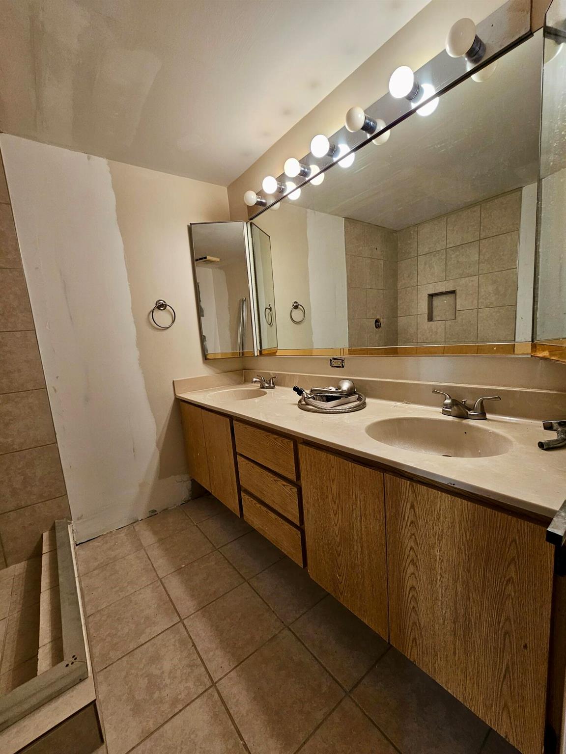 VILLAGE OF SANDALWOOD LAK - Residential