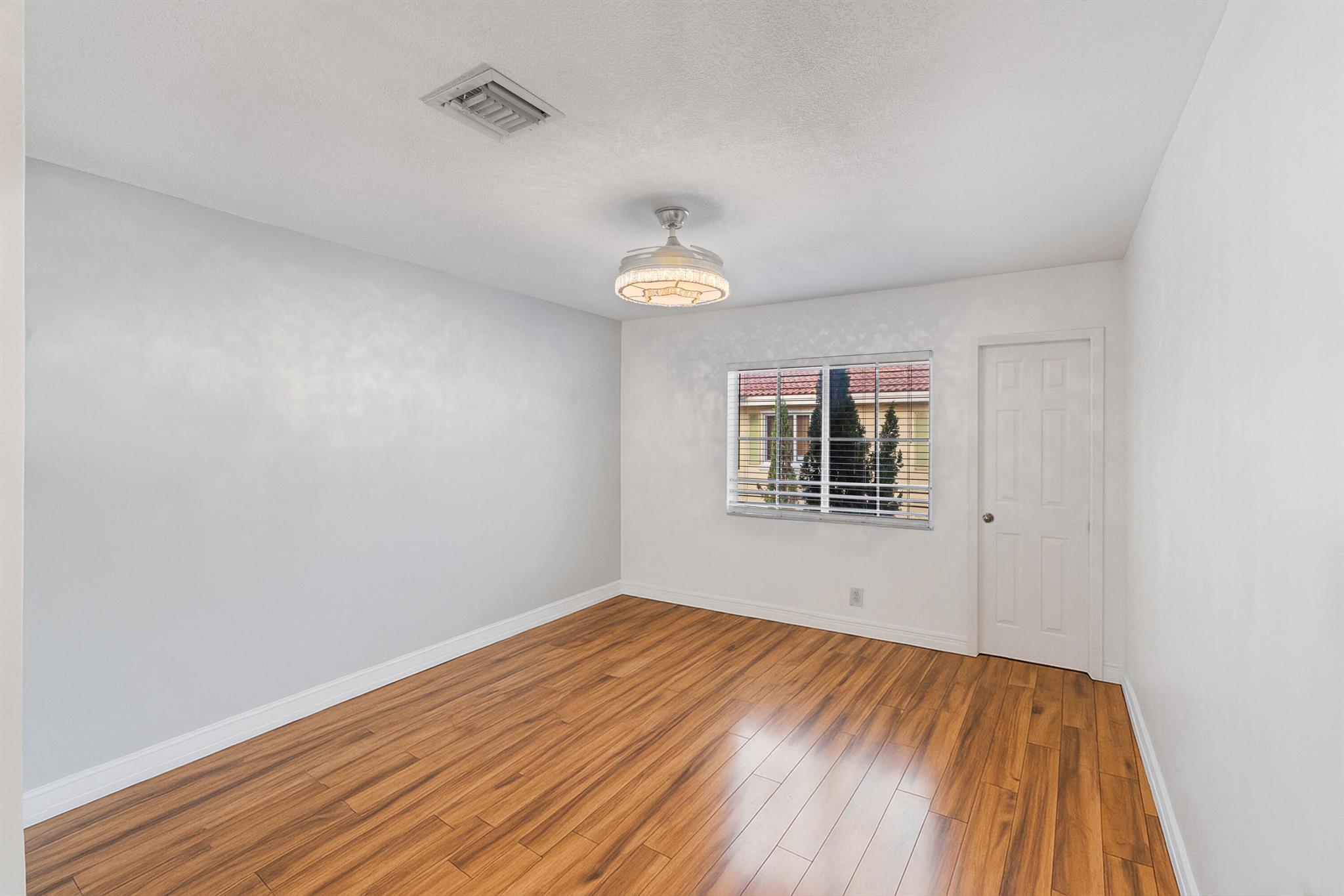 176 SE 2nd Street SE