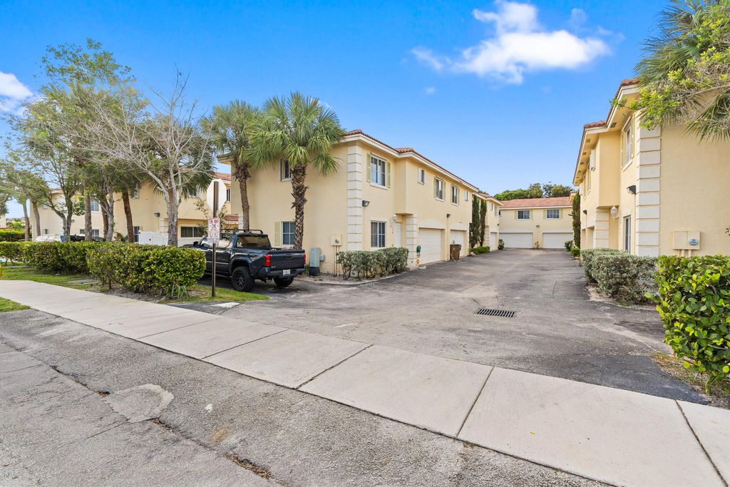 Photo of 176 SE 2nd Street SE, Deerfield Beach, FL 33441 (MLS # R11133208)