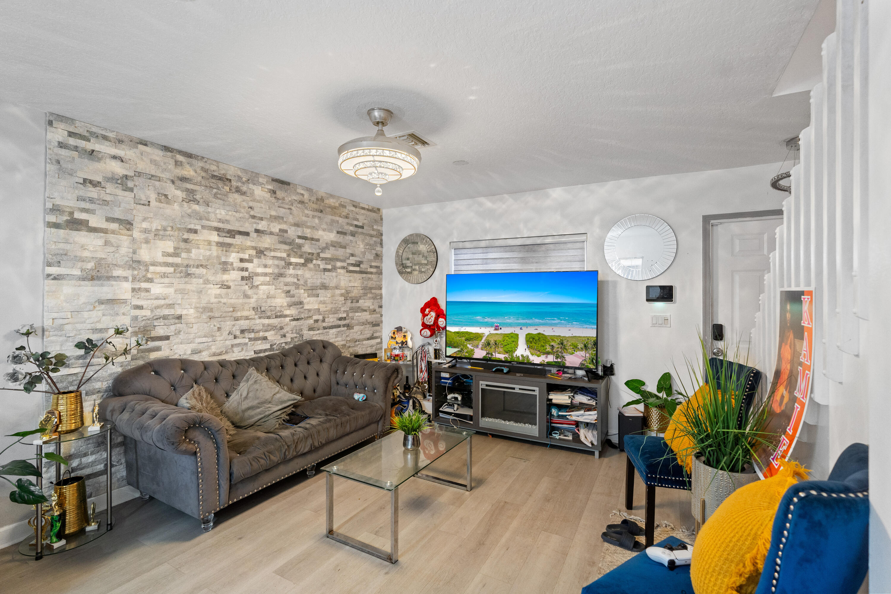 176 SE 2nd Street SE