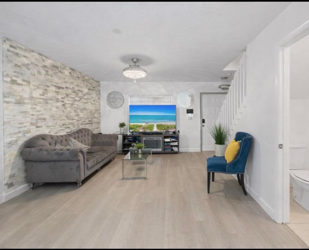 Photo of 176 SE 2nd Street SE, Deerfield Beach, FL 33441 (MLS # R11133208)