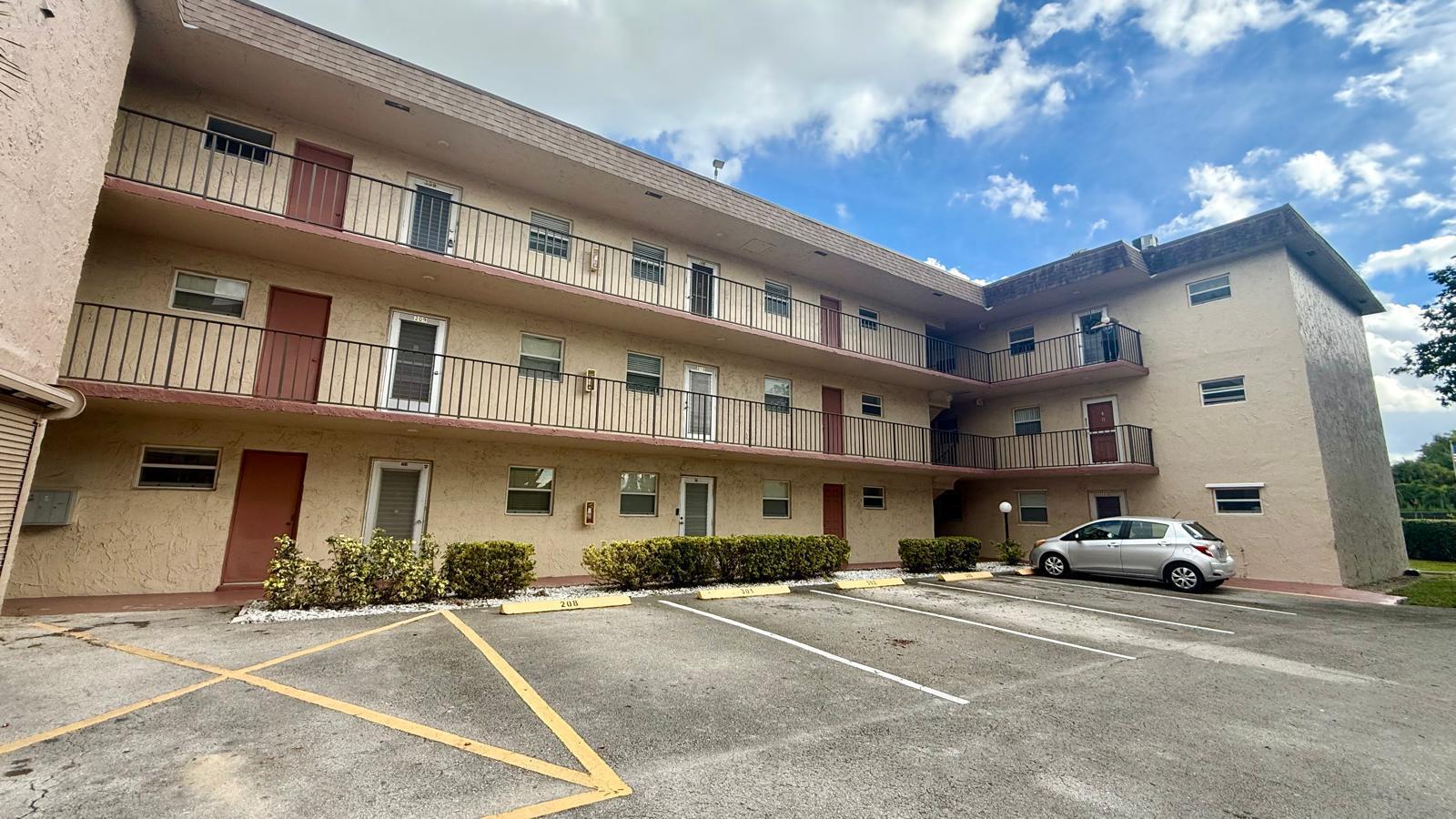 LAKESIDE VILLAGE CONDO 7 - Residential