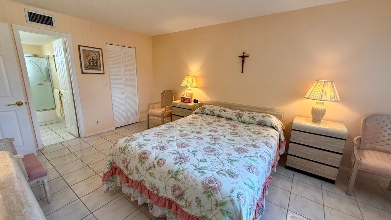 LAKESIDE VILLAGE CONDO 7 - Residential