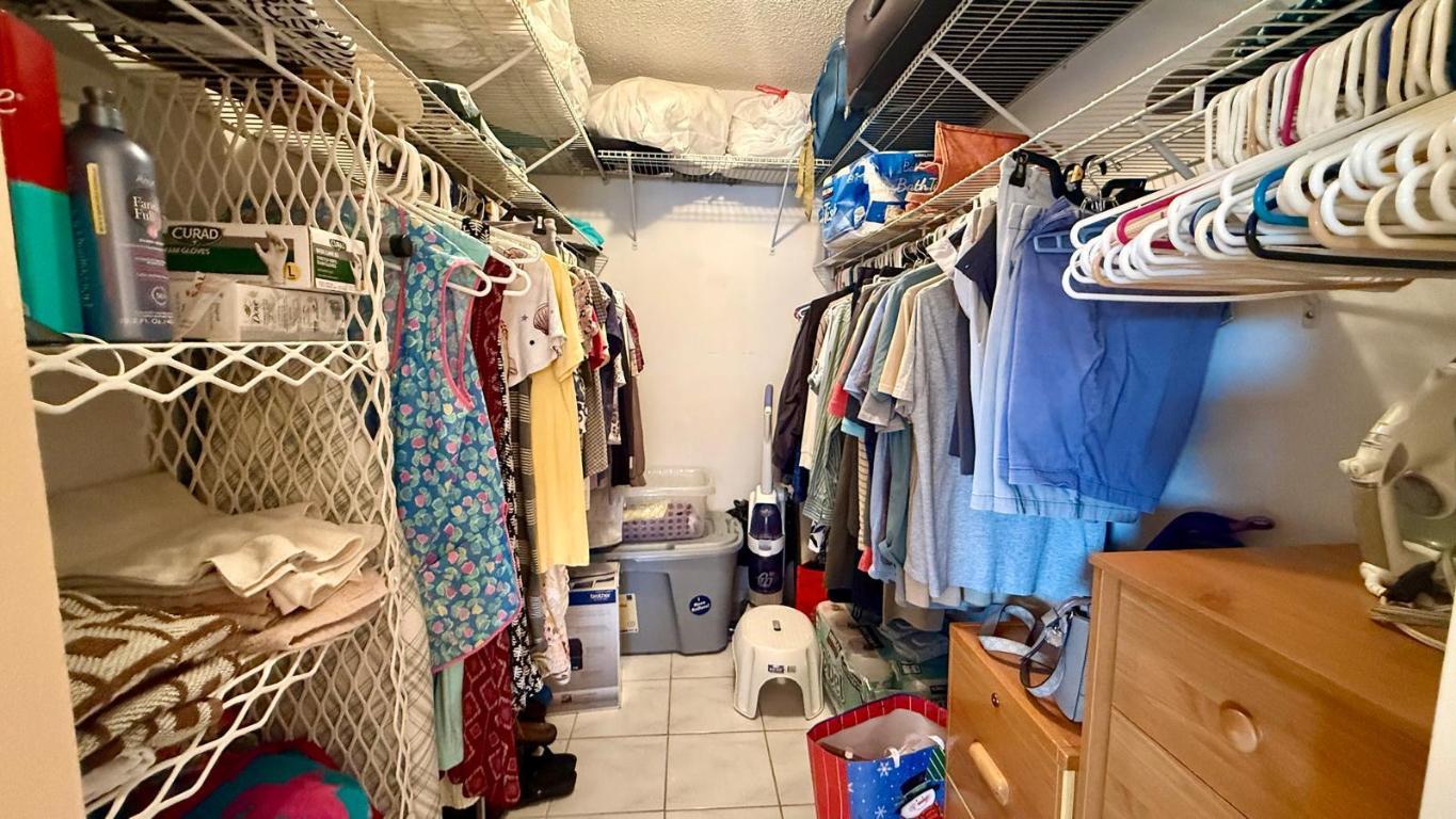 LAKESIDE VILLAGE CONDO 7 - Residential