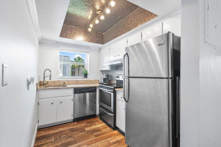 SHERWOOD HOUSE APTS CONDO - Residential Lease