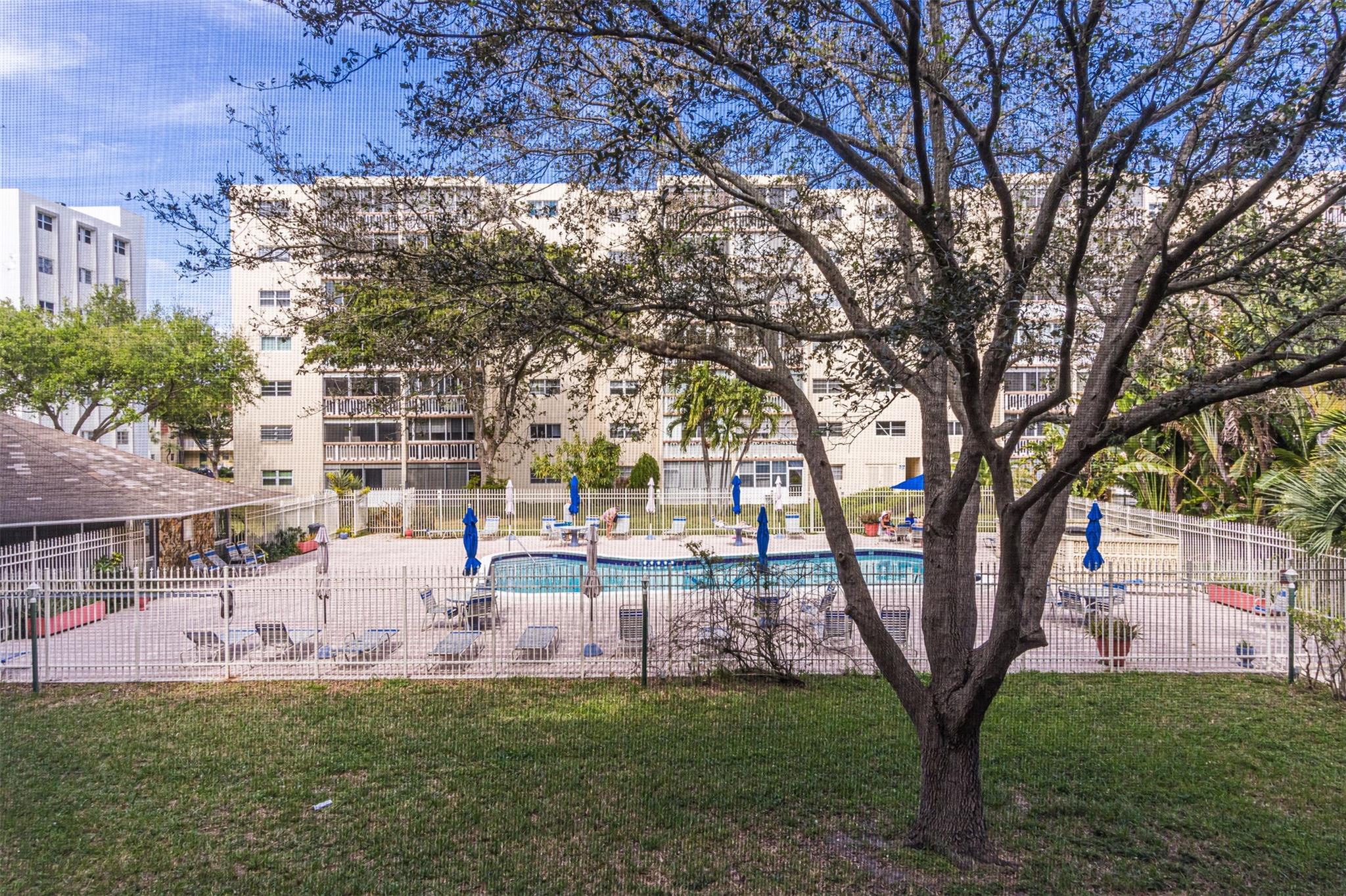 MEADOWBROOK CONDOS APTS - Residential