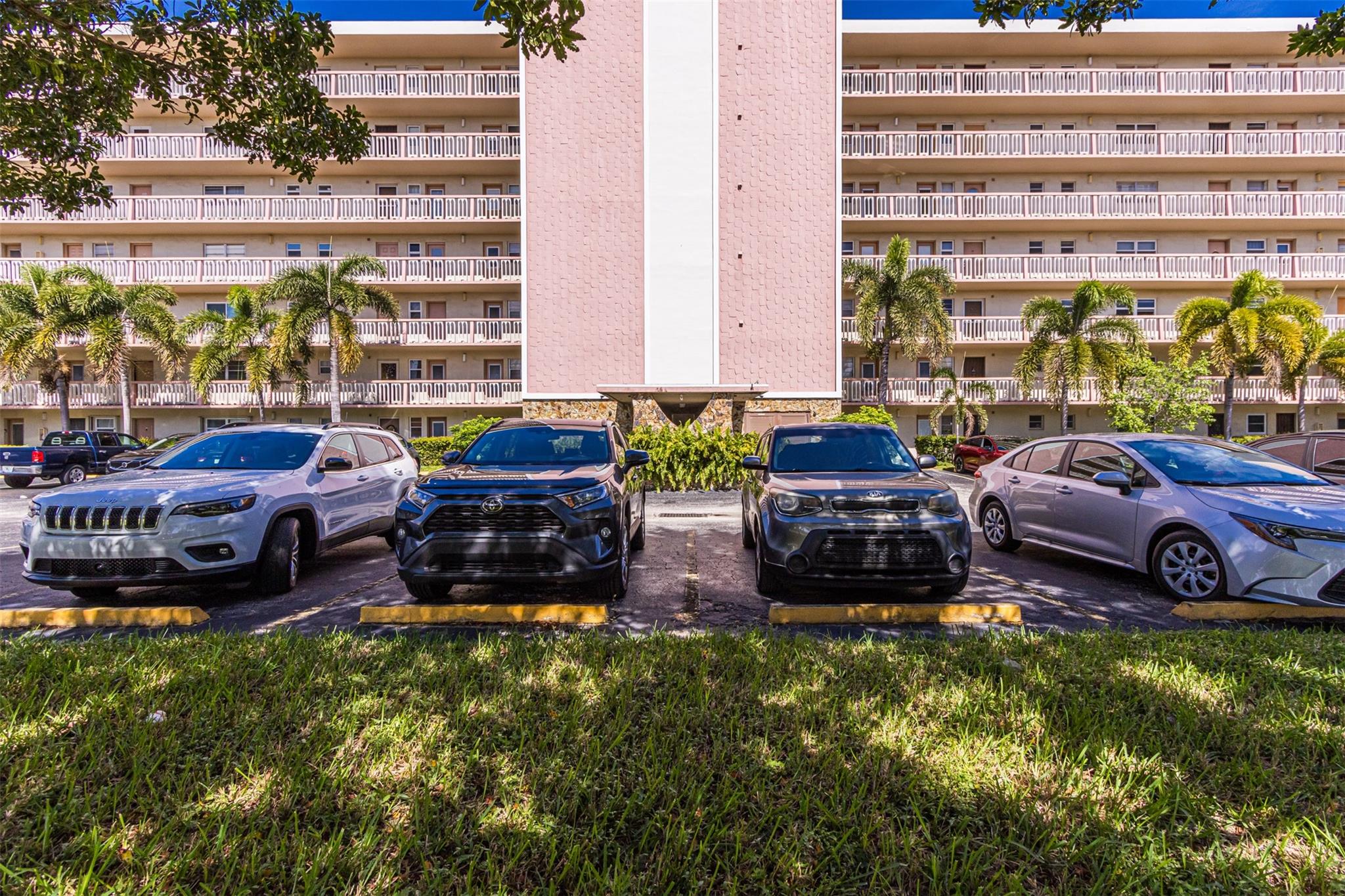MEADOWBROOK CONDOS APTS - Residential