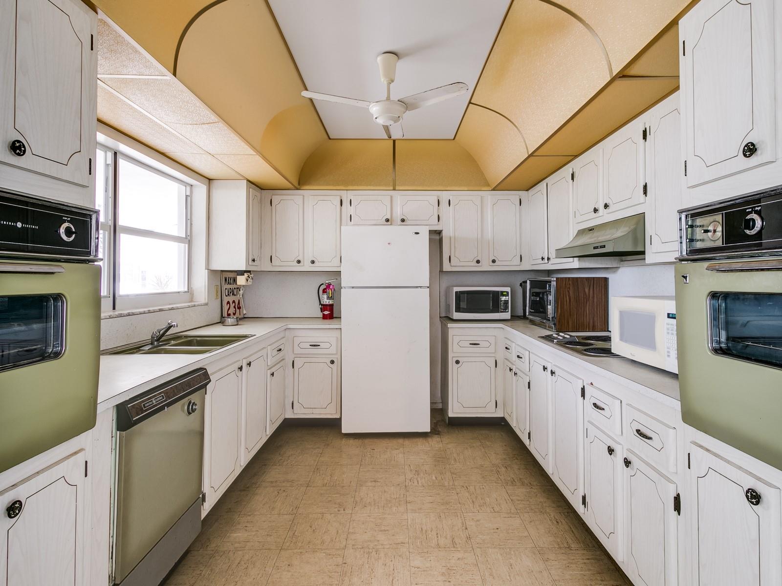 MEADOWBROOK CONDOS APTS - Residential