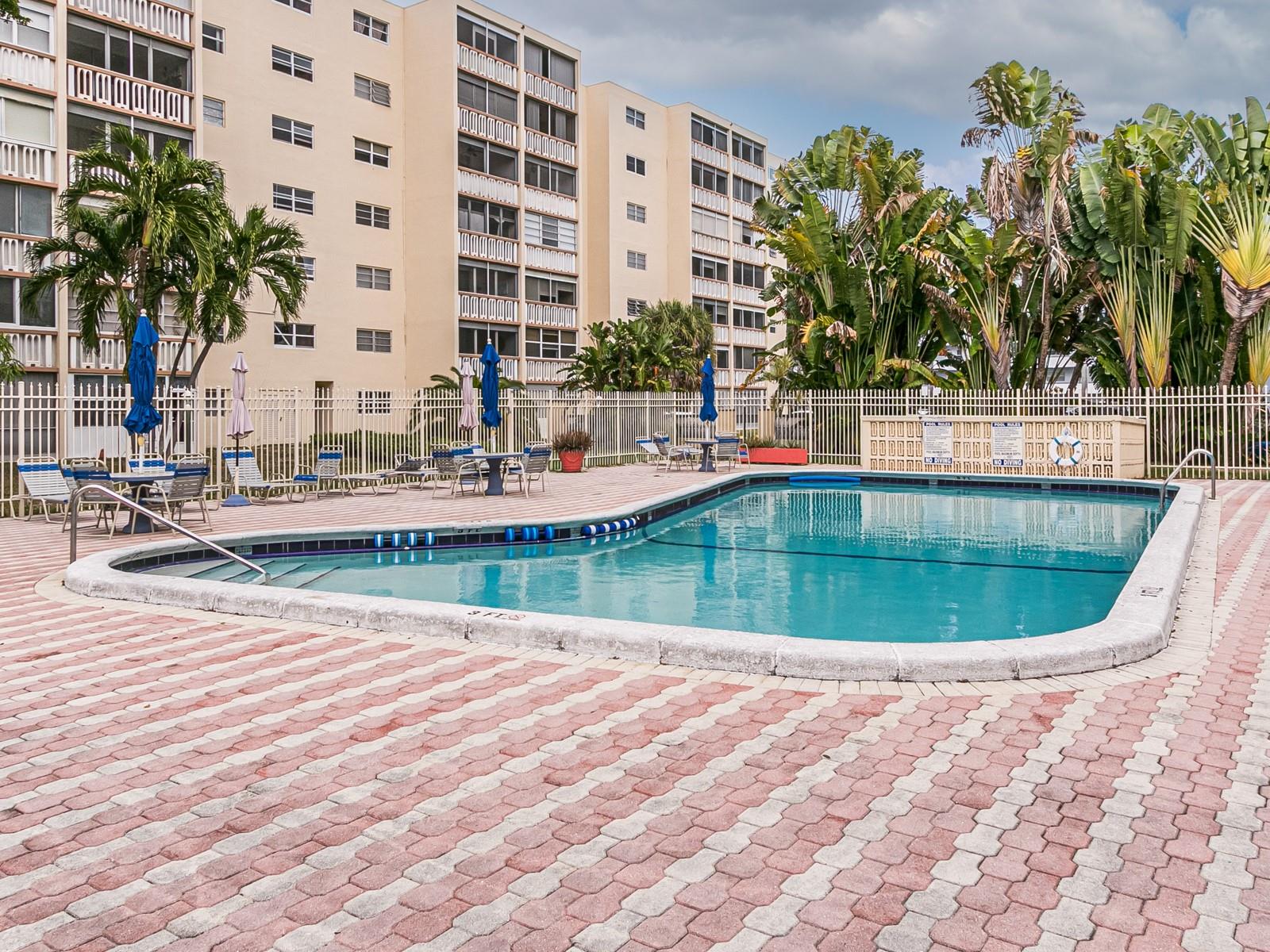 MEADOWBROOK CONDOS APTS - Residential