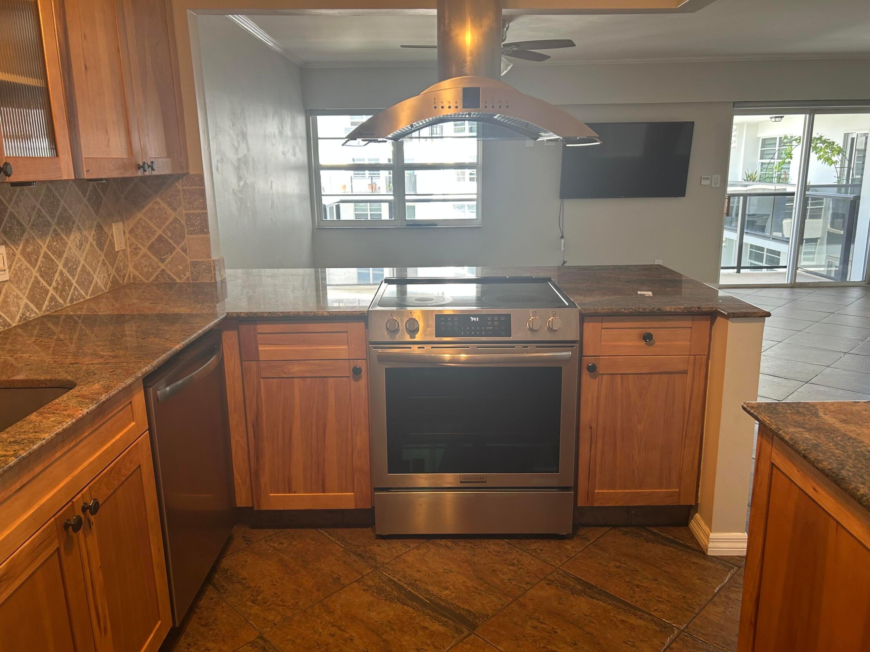 5100 Dupont Boulevard 8L