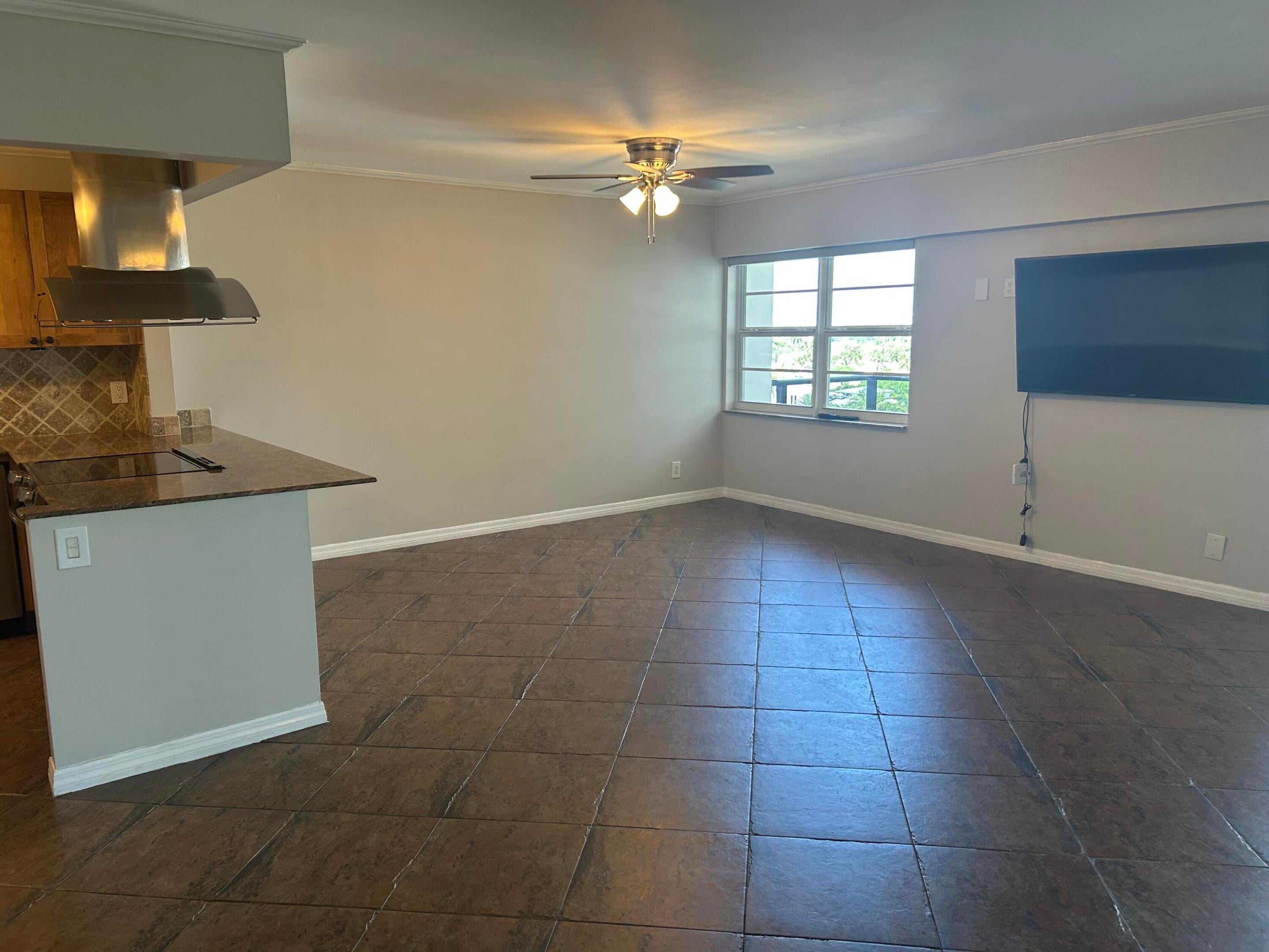 5100 Dupont Boulevard 8L