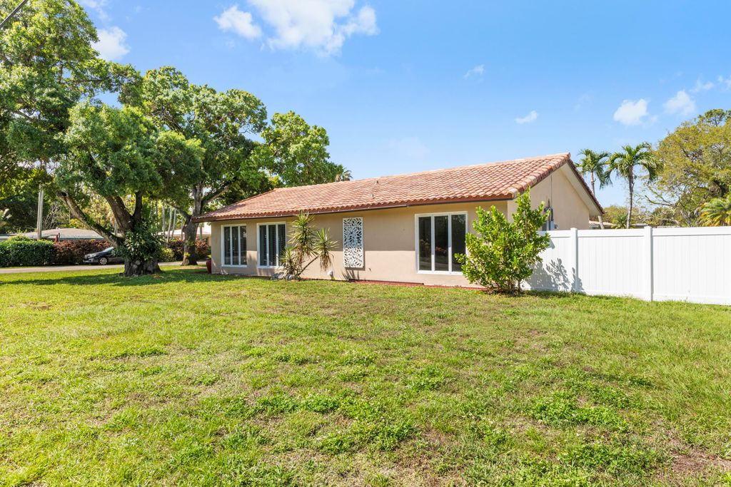 Photo of 1255 SW 15th Avenue, Fort Lauderdale, FL 33312 (MLS # B26003720)