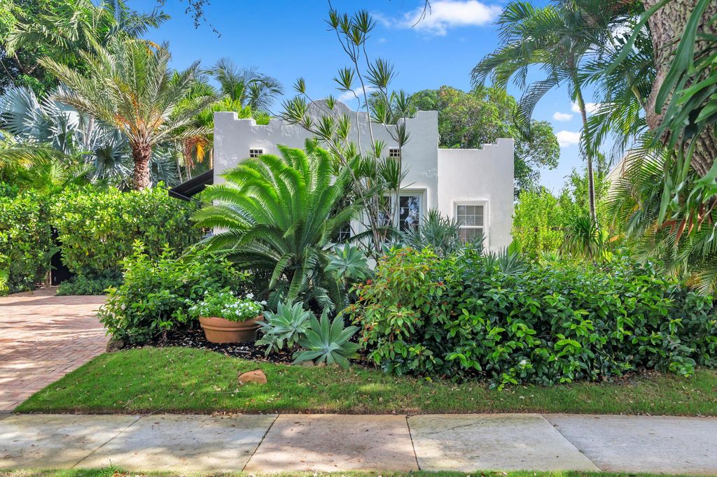 Photo of 815 Nathan Hale Road, West Palm Beach, FL 33405 (MLS # R11119069)