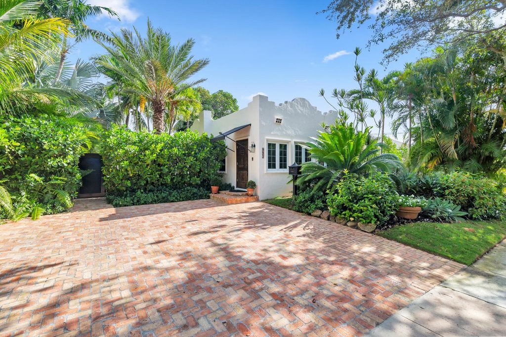 Photo of 815 Nathan Hale Road, West Palm Beach, FL 33405 (MLS # R11119069)