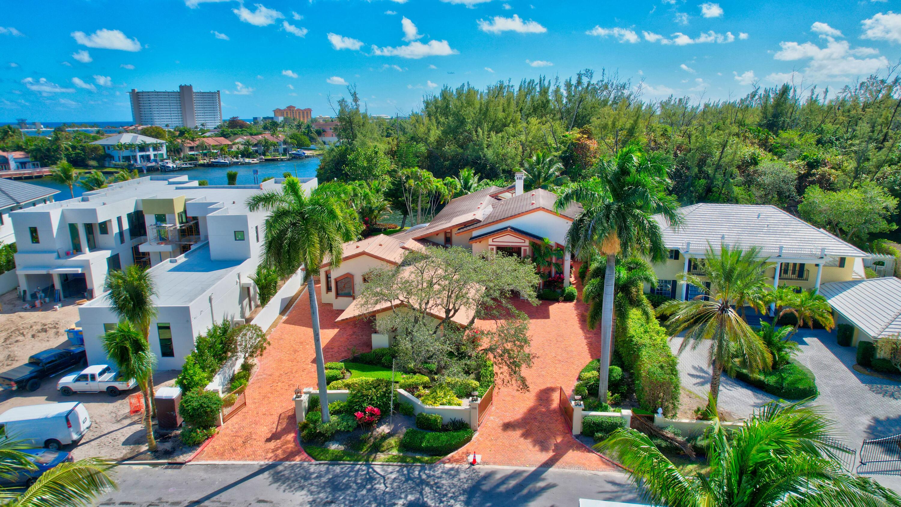 ROYAL PALM YACHT & COUNTRY CLUB - Residential