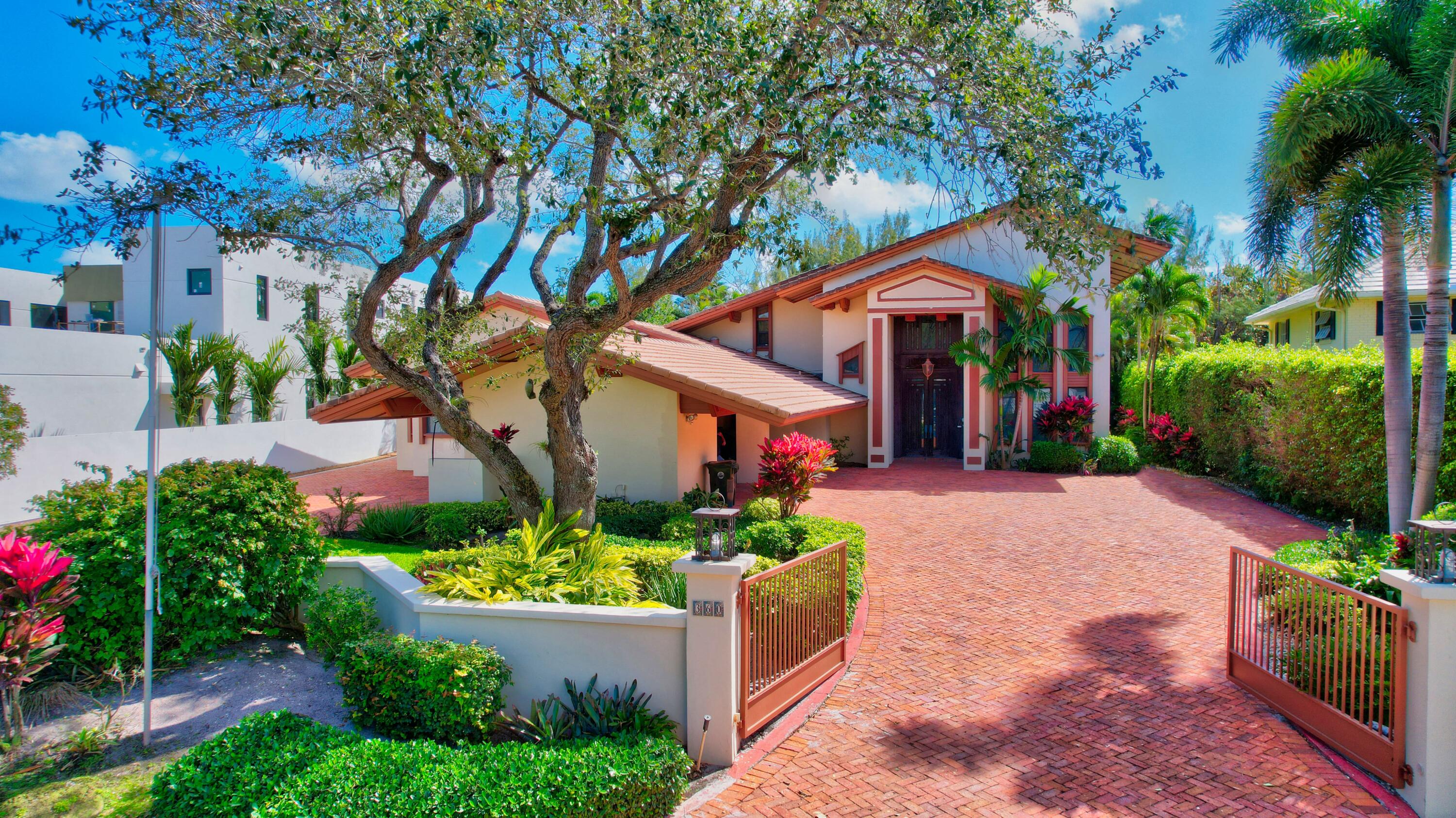 ROYAL PALM YACHT & COUNTRY CLUB - Residential