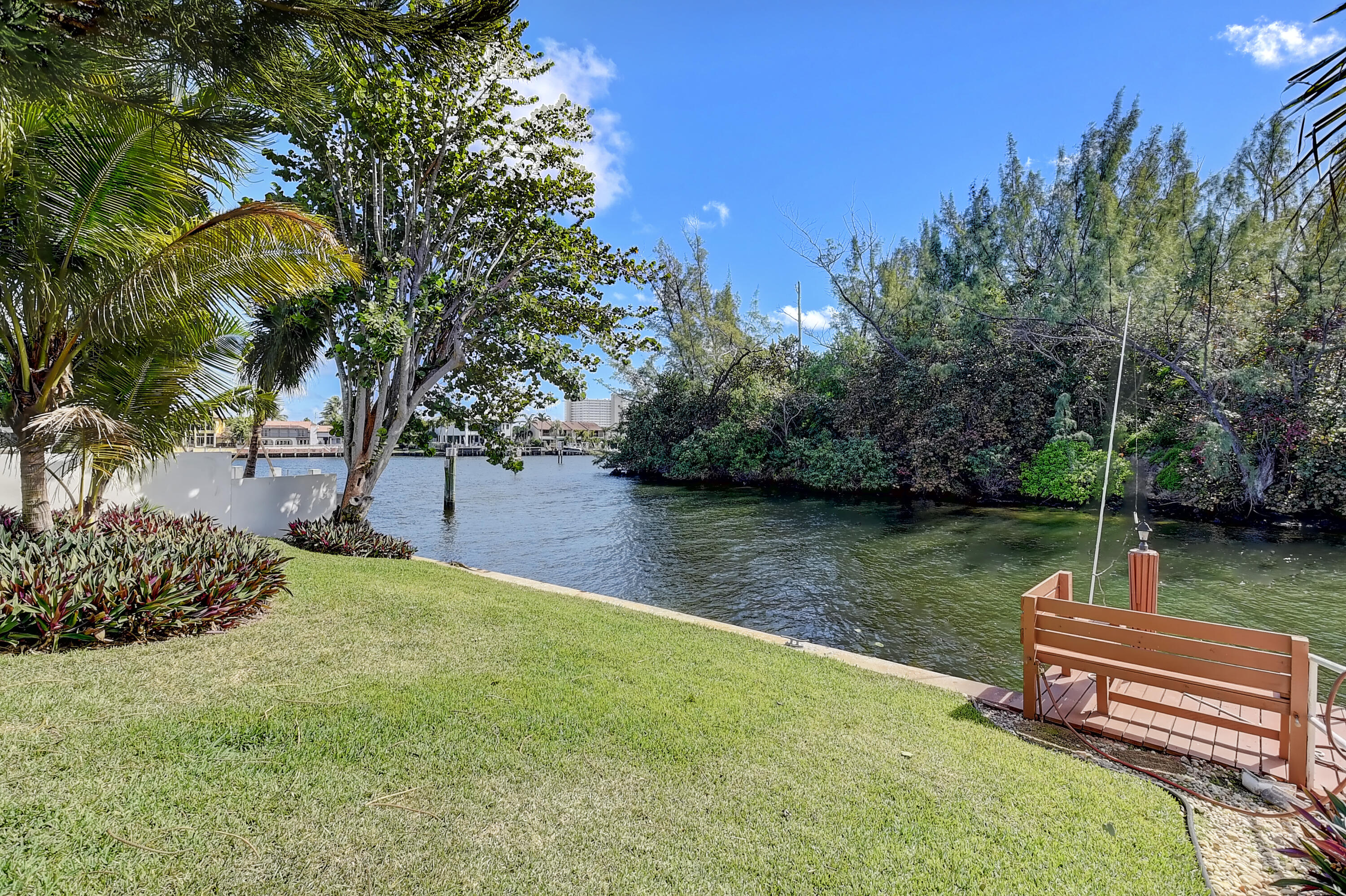 ROYAL PALM YACHT & COUNTRY CLUB - Residential