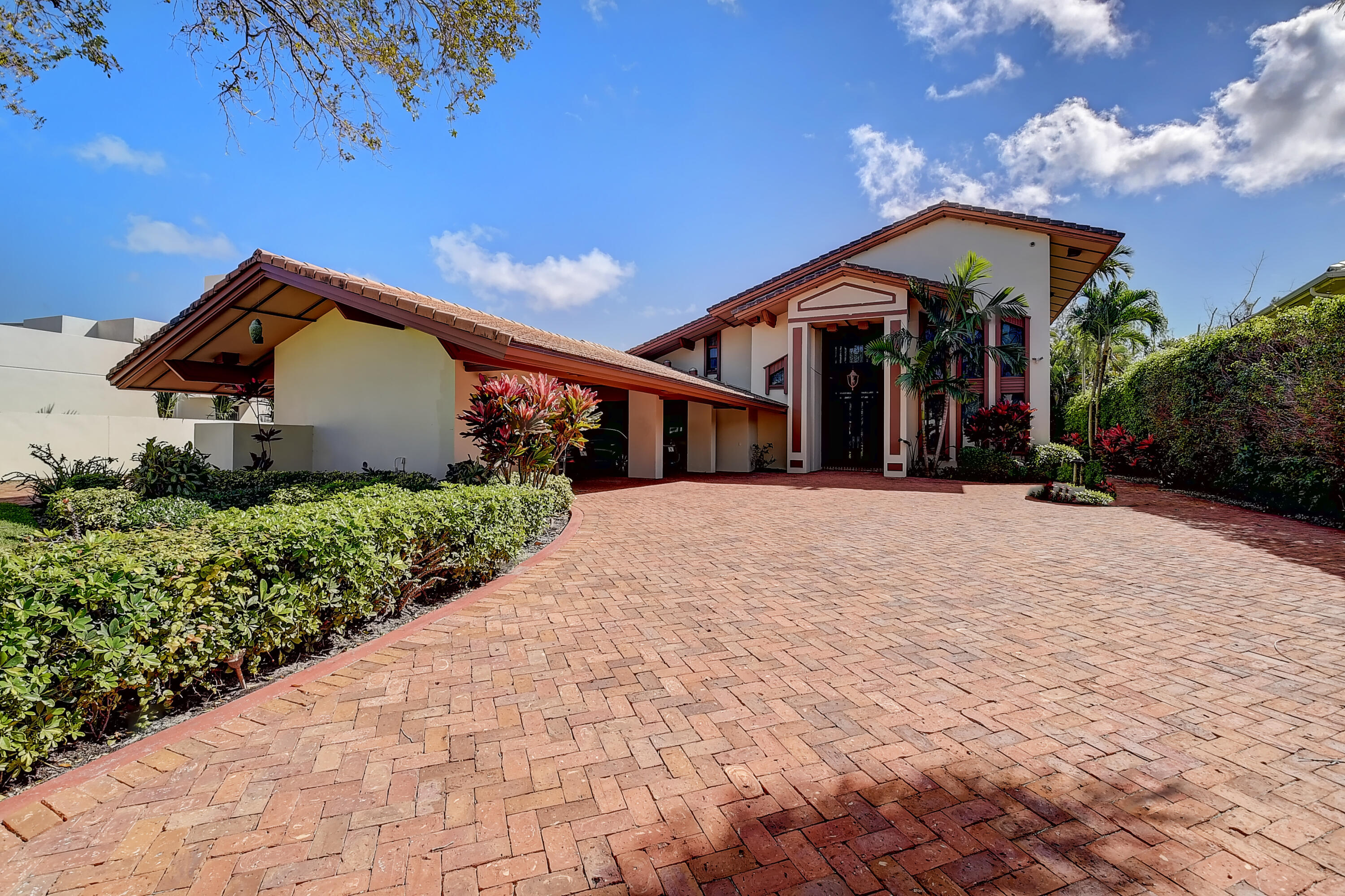 ROYAL PALM YACHT & COUNTRY CLUB - Residential