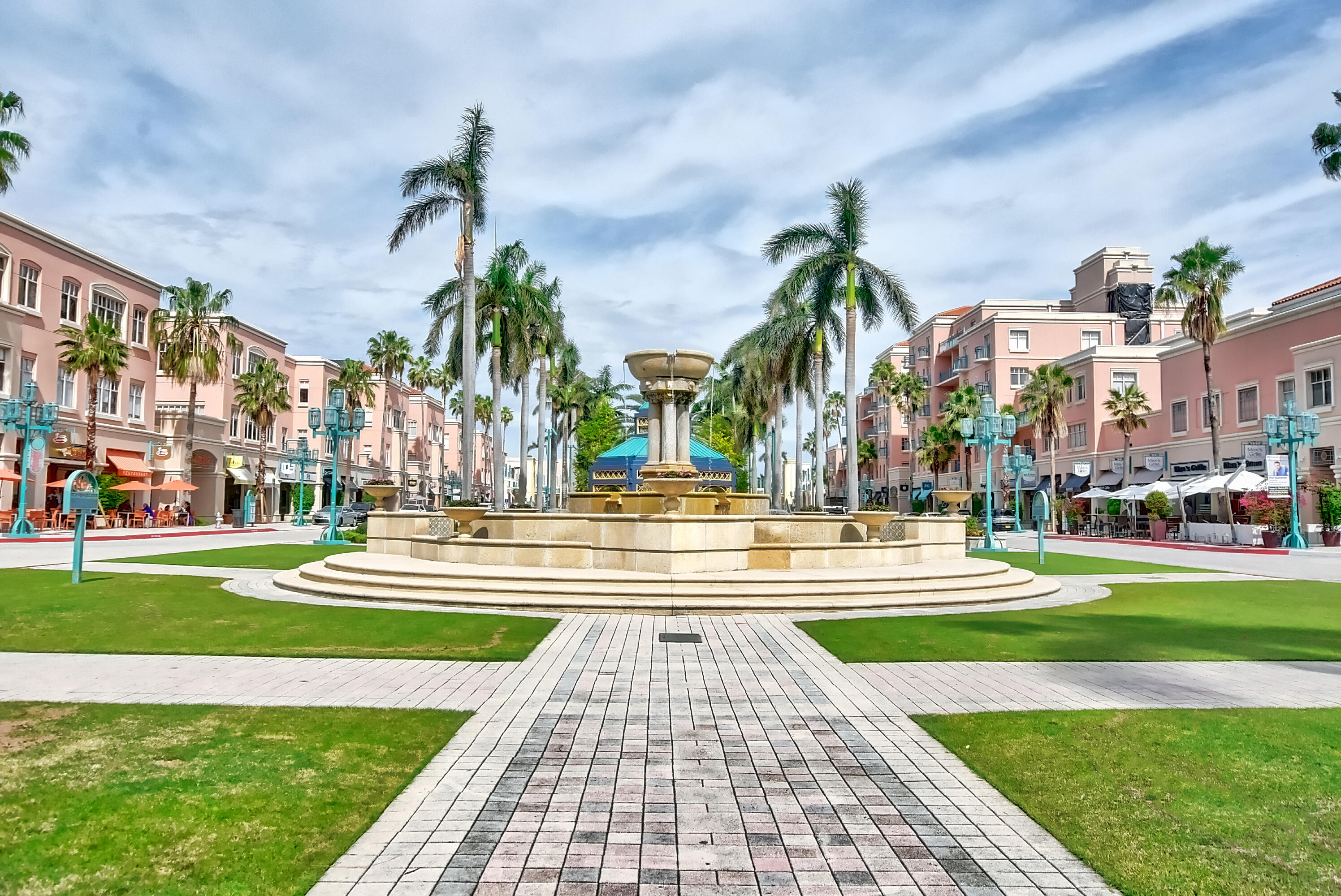 ROYAL PALM YACHT & COUNTRY CLUB - Residential