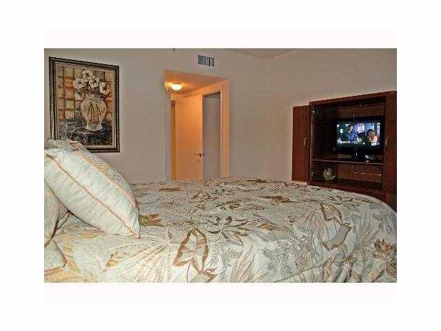 LA PERLA CONDO - Residential Lease