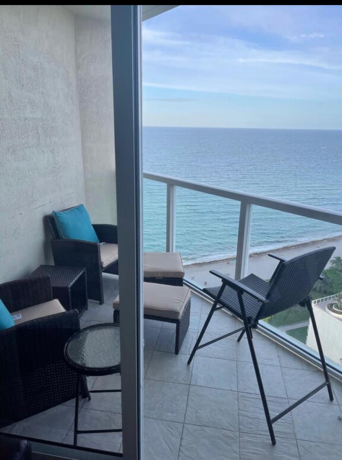 LA PERLA CONDO - Residential Lease