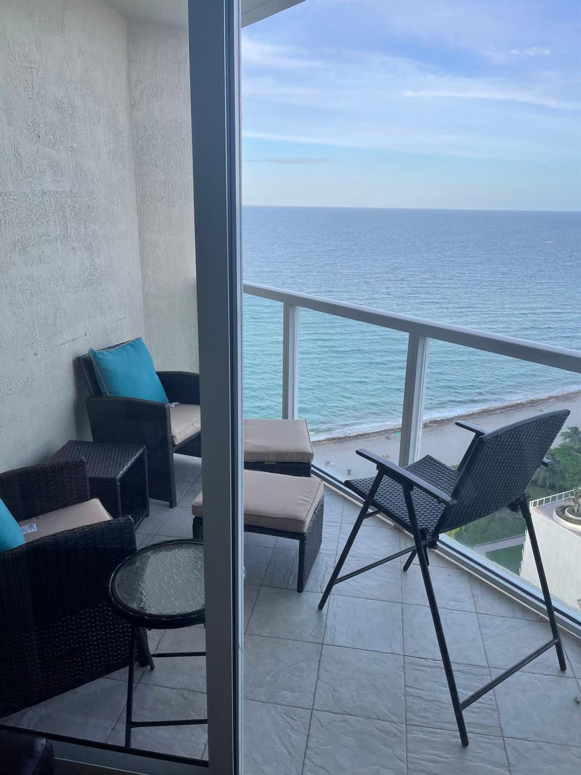 LA PERLA CONDO - Residential Lease