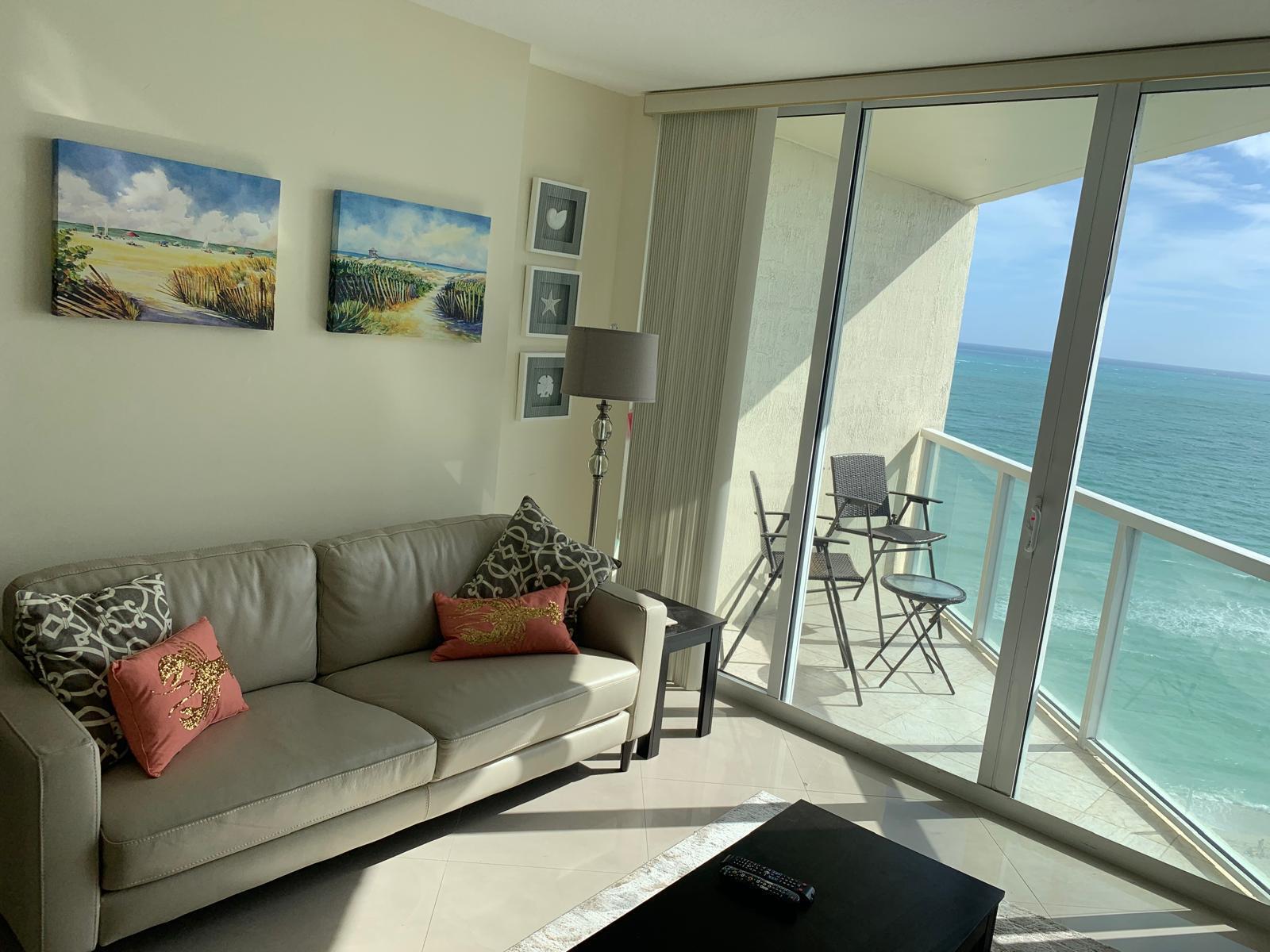 LA PERLA CONDO - Residential Lease