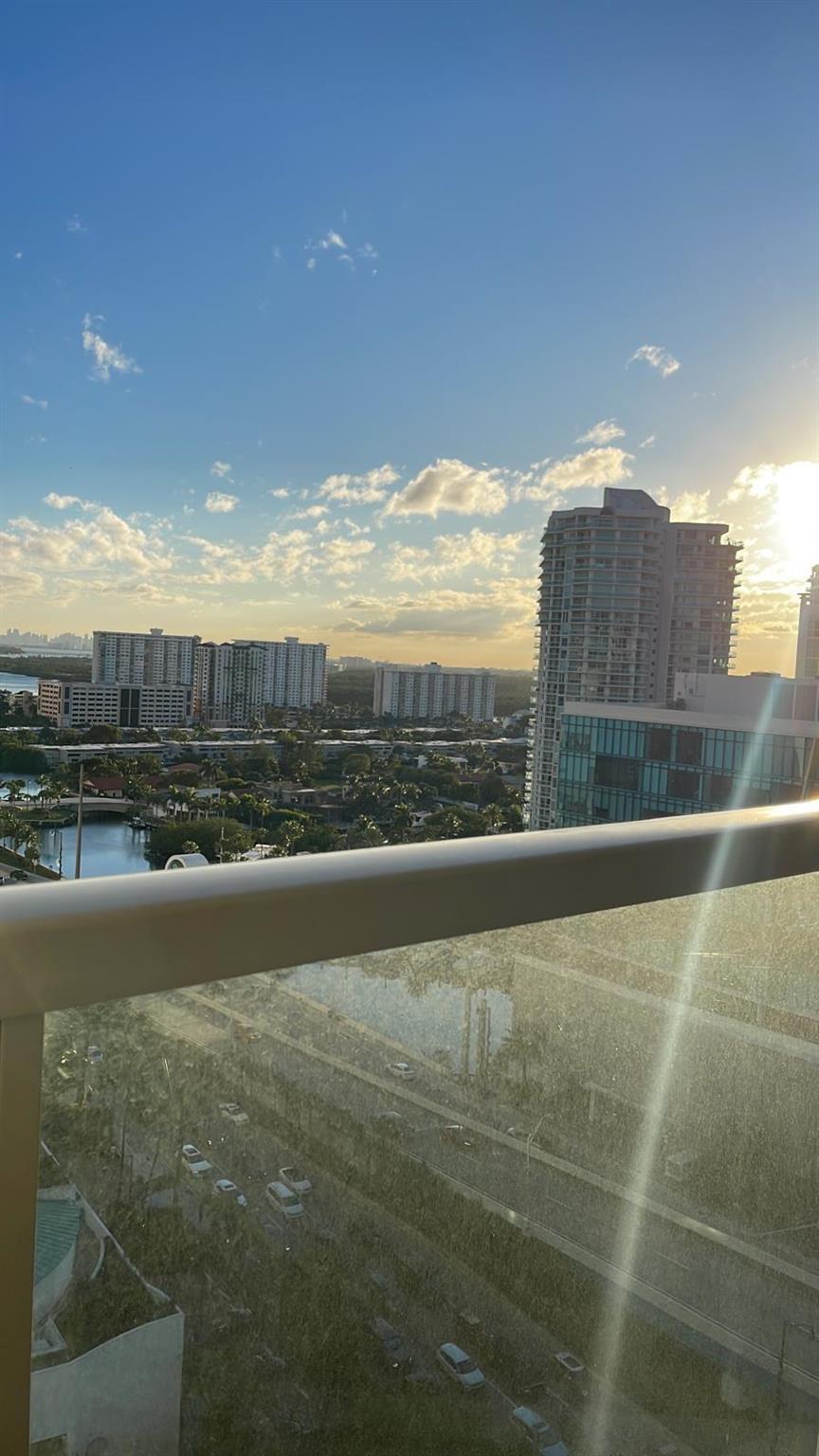 LA PERLA CONDO - Residential Lease