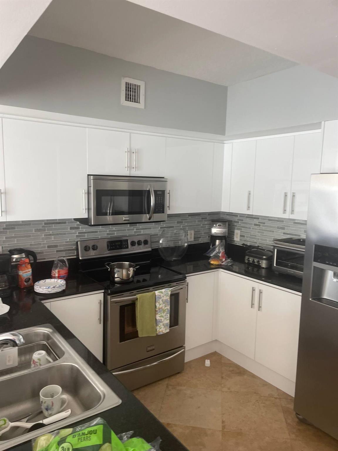 LA PERLA CONDO - Residential Lease