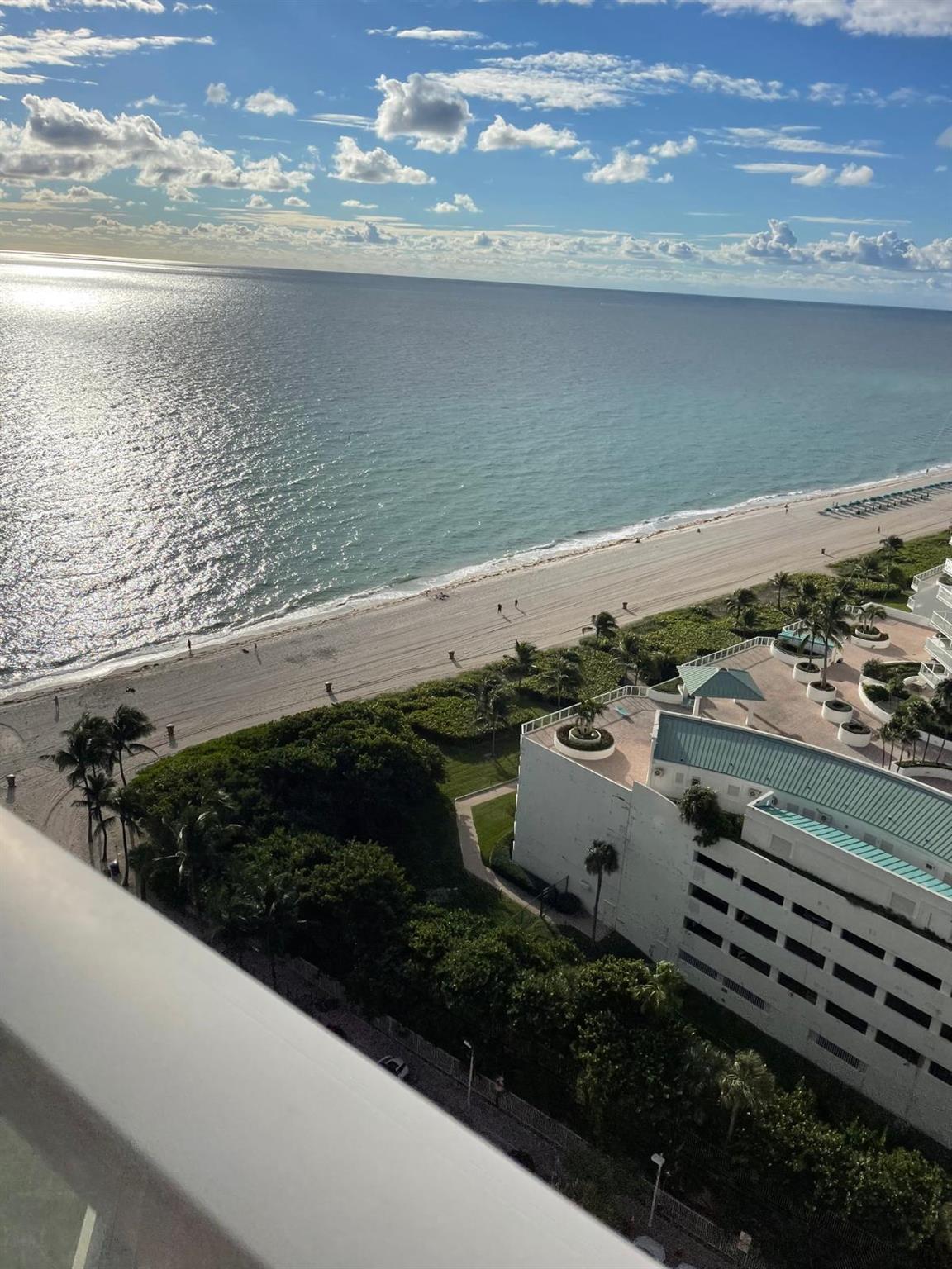 LA PERLA CONDO - Residential Lease